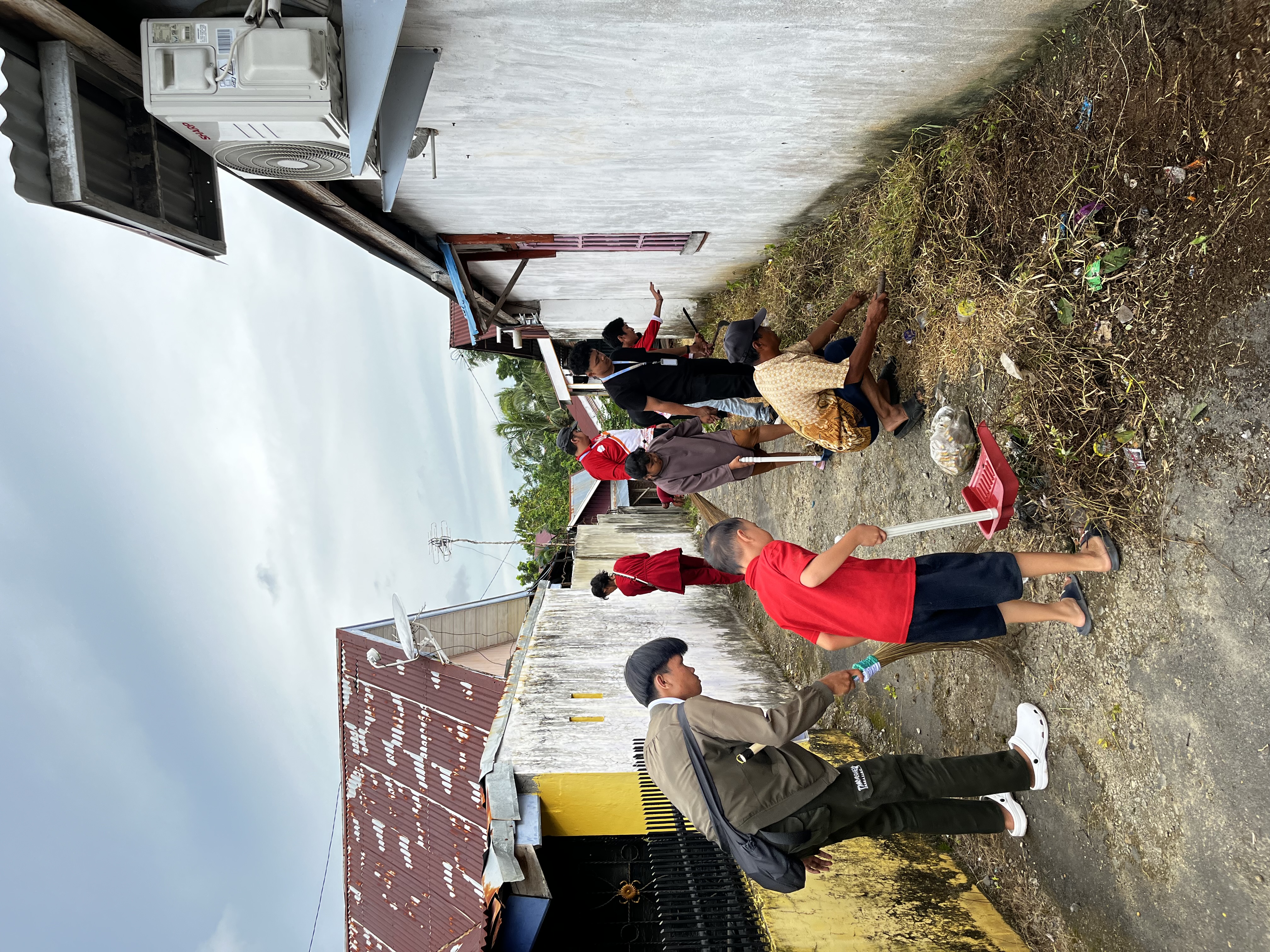 Gotong Royong Minggu Pertama