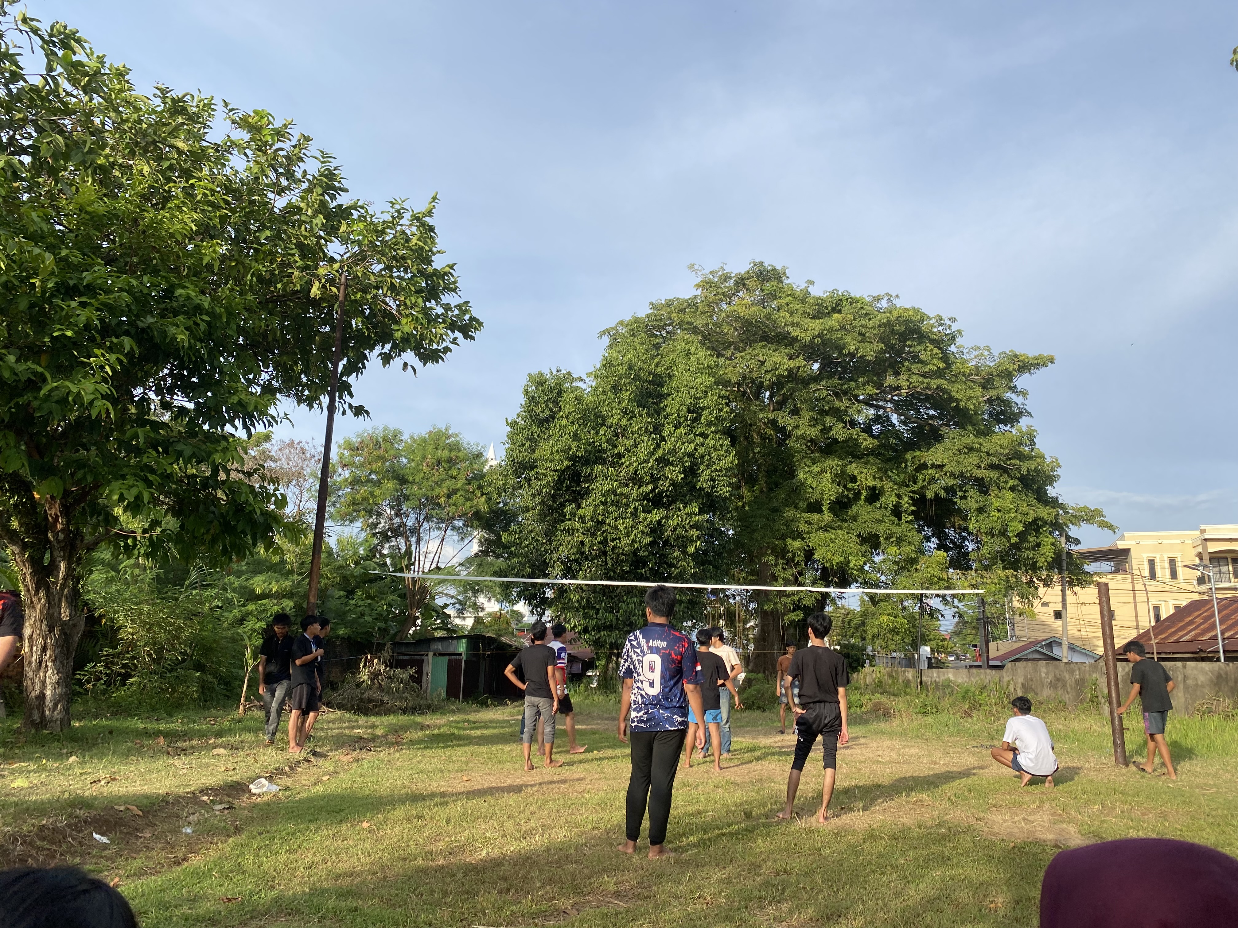 Voli harian bersama warga 