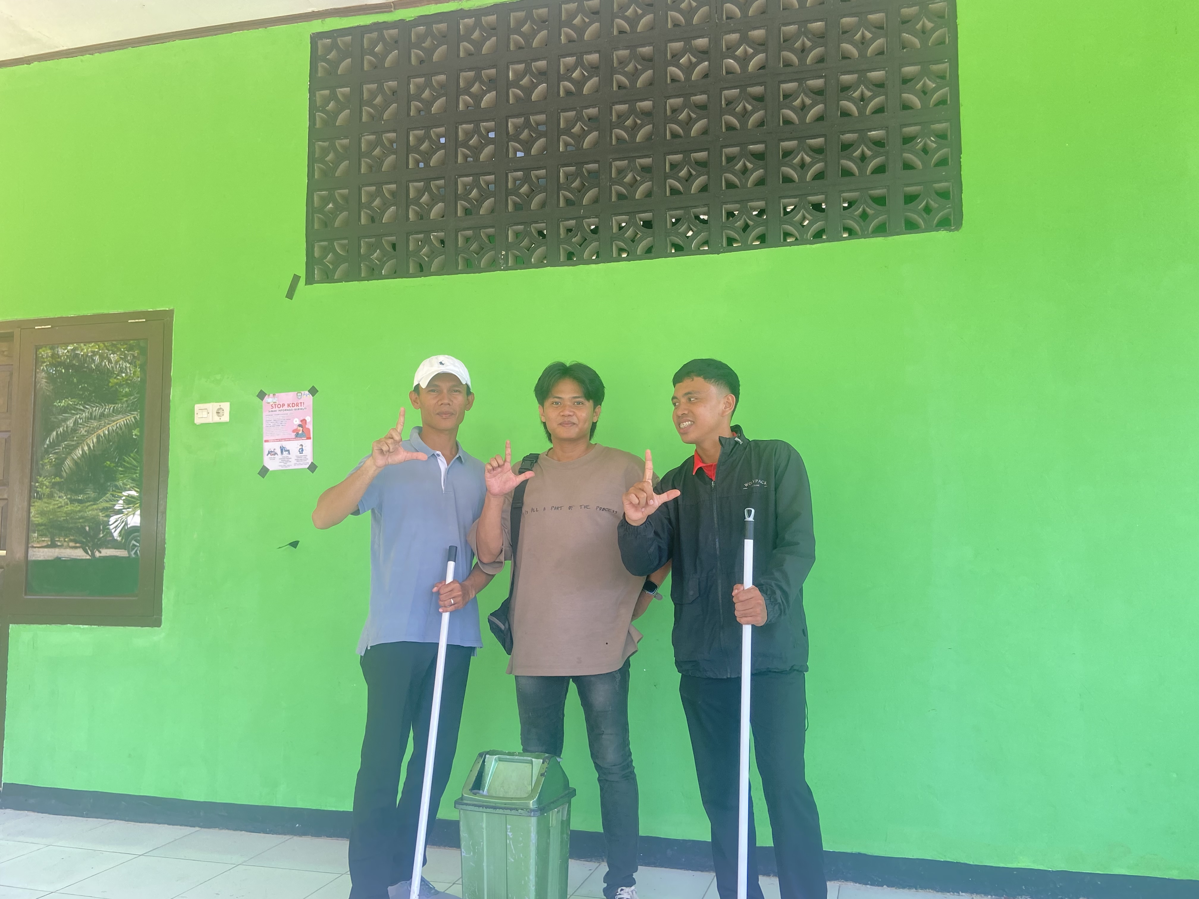 Kebersihan sekre kkn prmatik klopok 68 di kelurahan talang dantuk