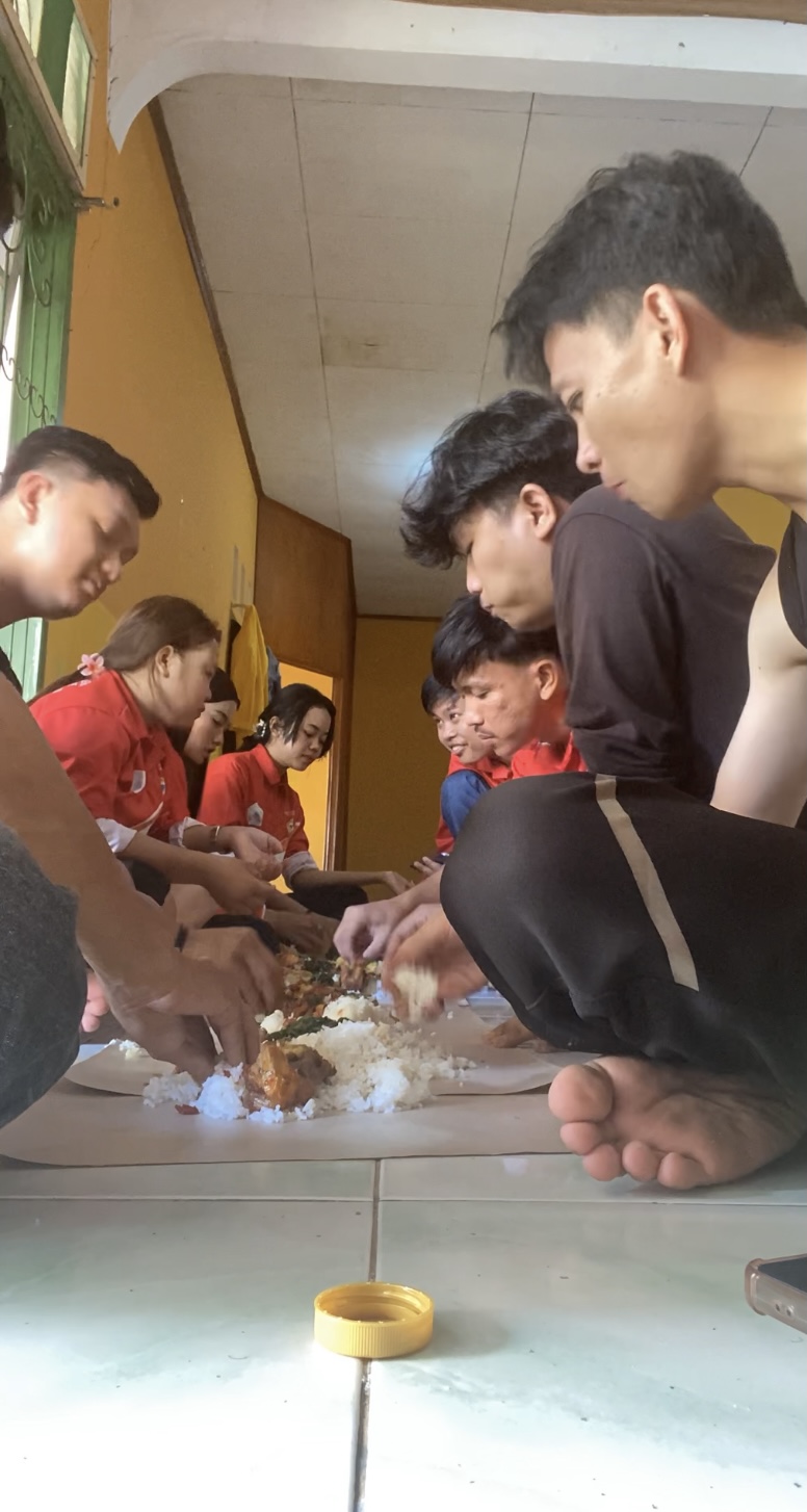 Kegiatan Offline : Makan bersama