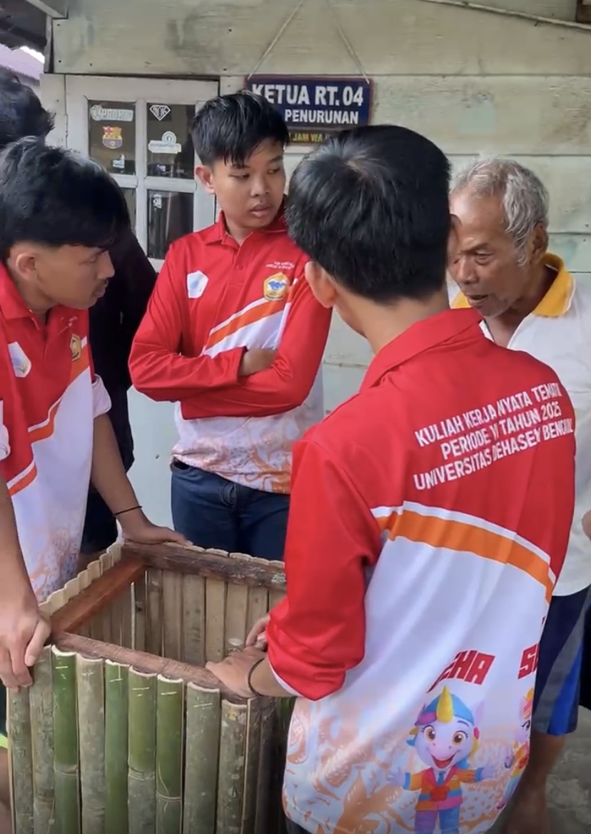 Kegiatan Offline : Berdiskusi dengan warga dan ketua rt 4 tentang proker pertama