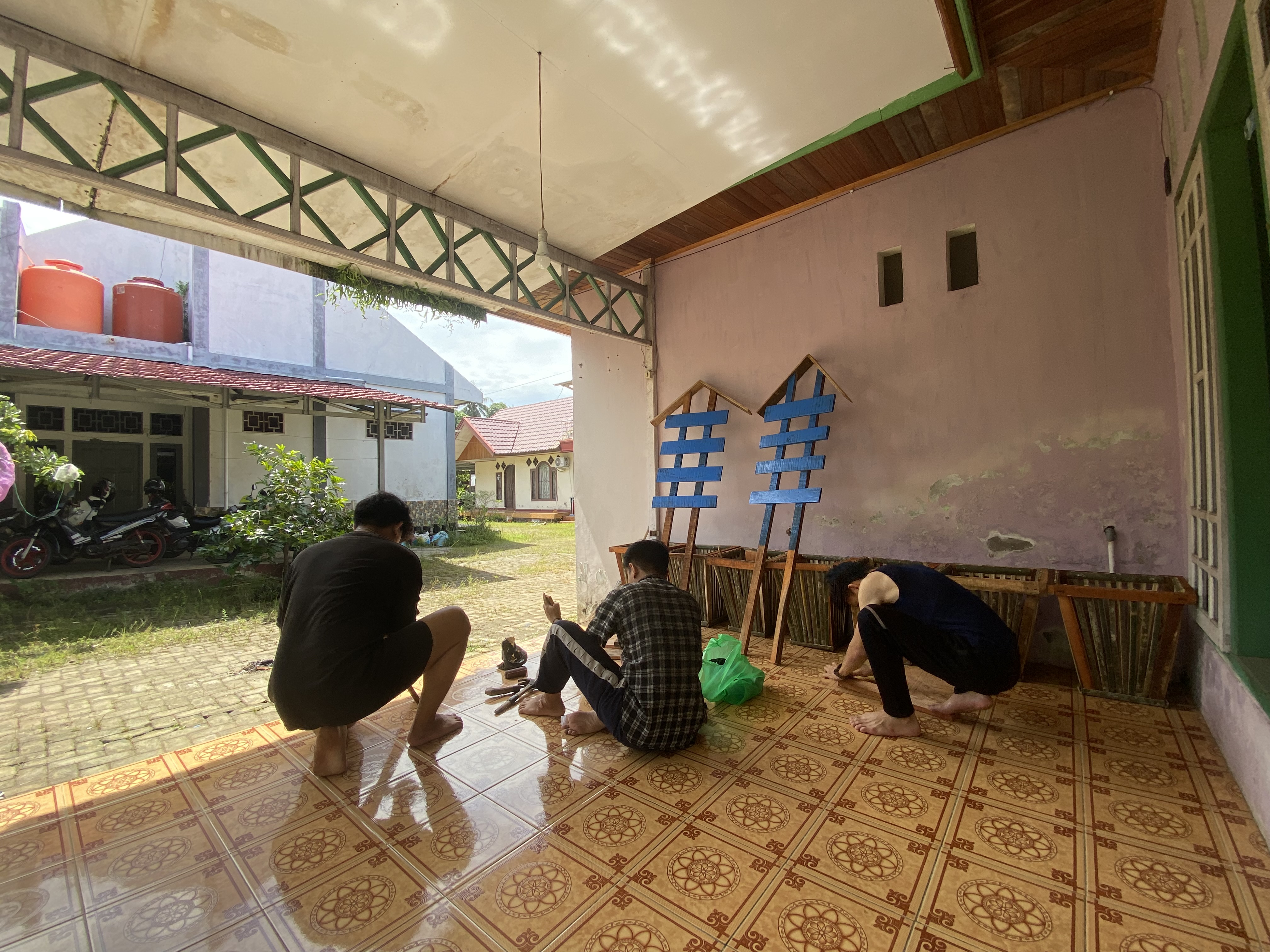 Day 1 Pembuatan Plang Gantung Sampah