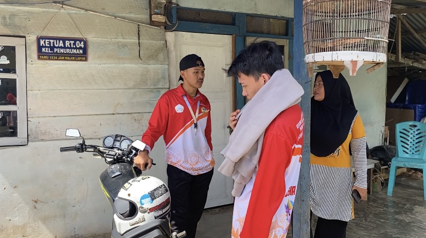 Kegiatan Offline : Berdiskusi bersama ketua rt 4 dalam pengajian pada hari jumat tgl 2 