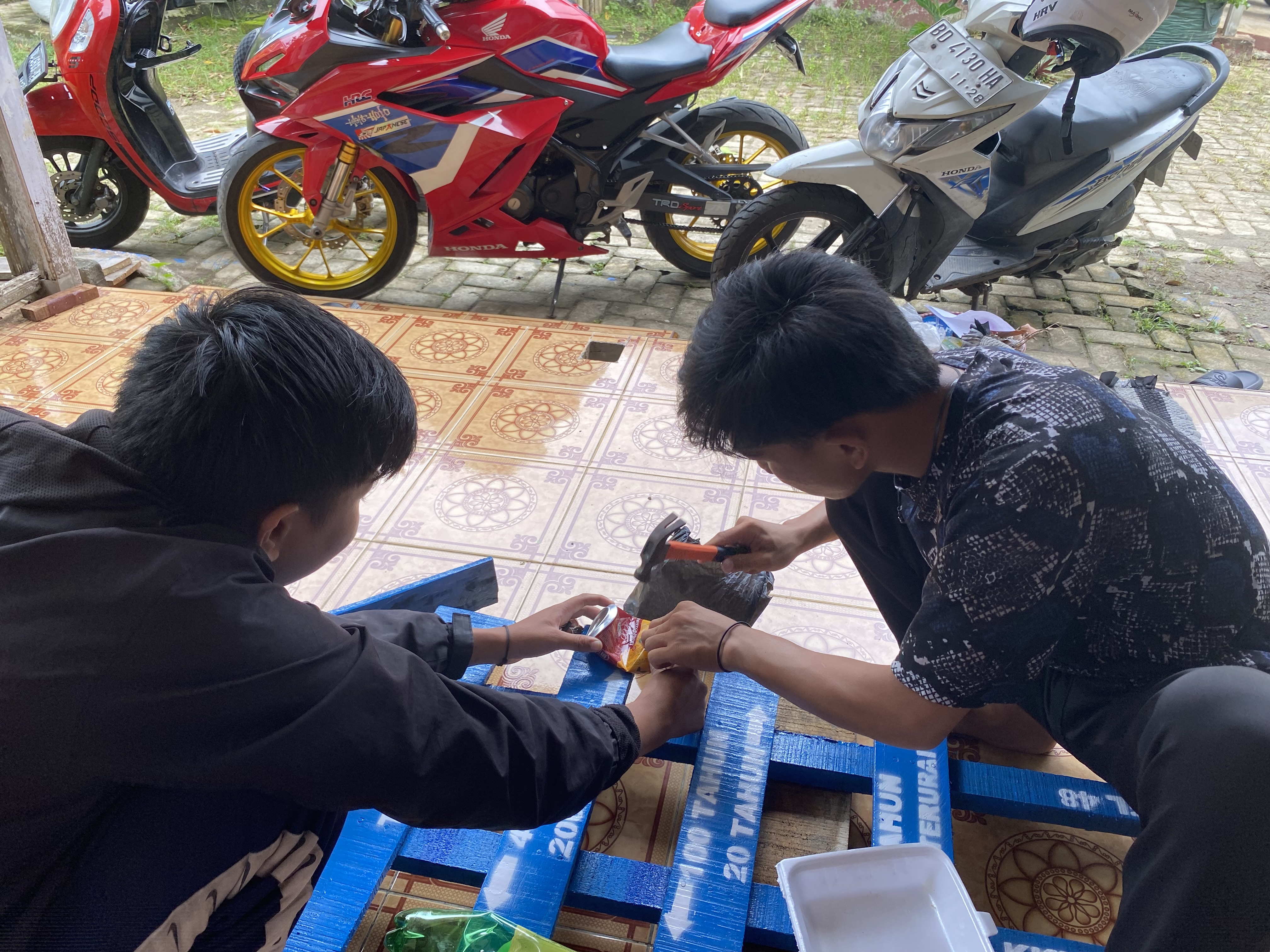 Kegiatan Offline : Pemasangan Sampah Ke Plang Sampah