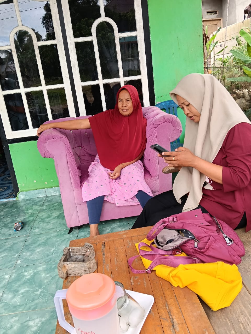 Berkunjung kerumah warga sekitar 