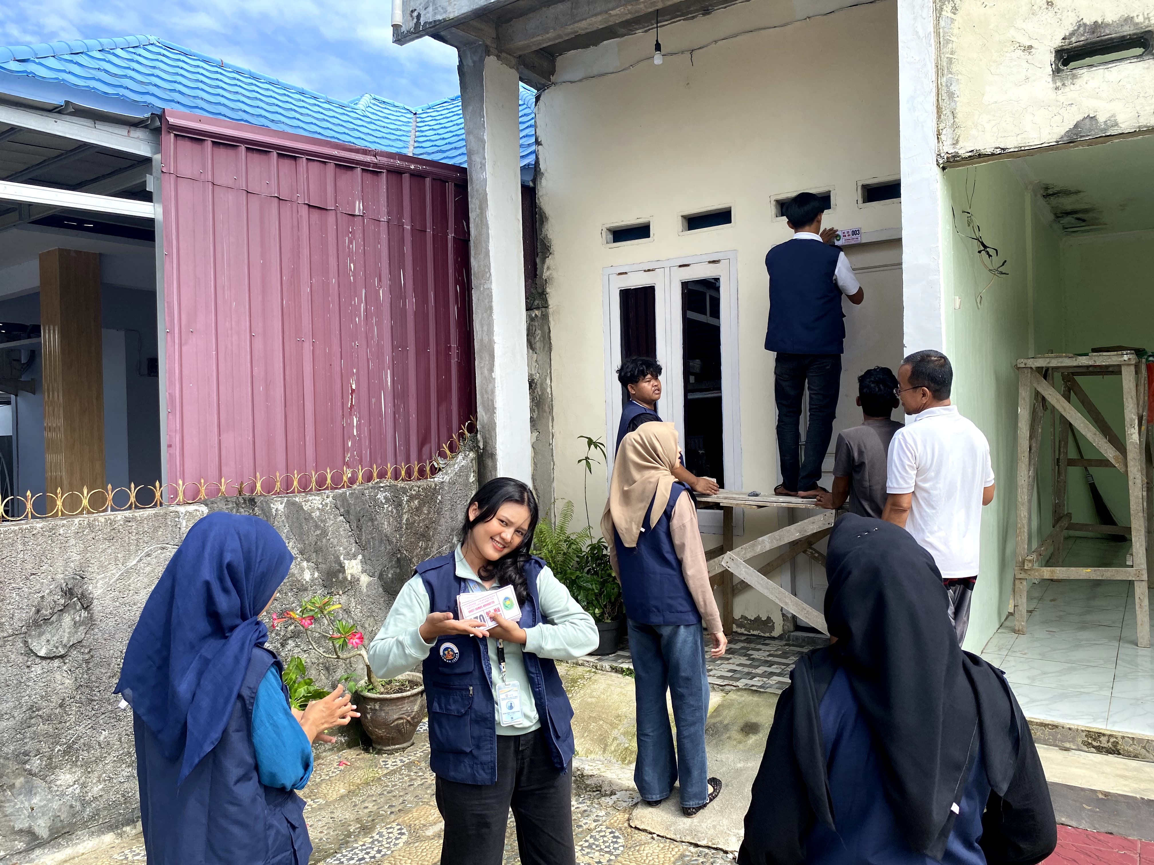 Pemasangan Nomor Rumah Warga