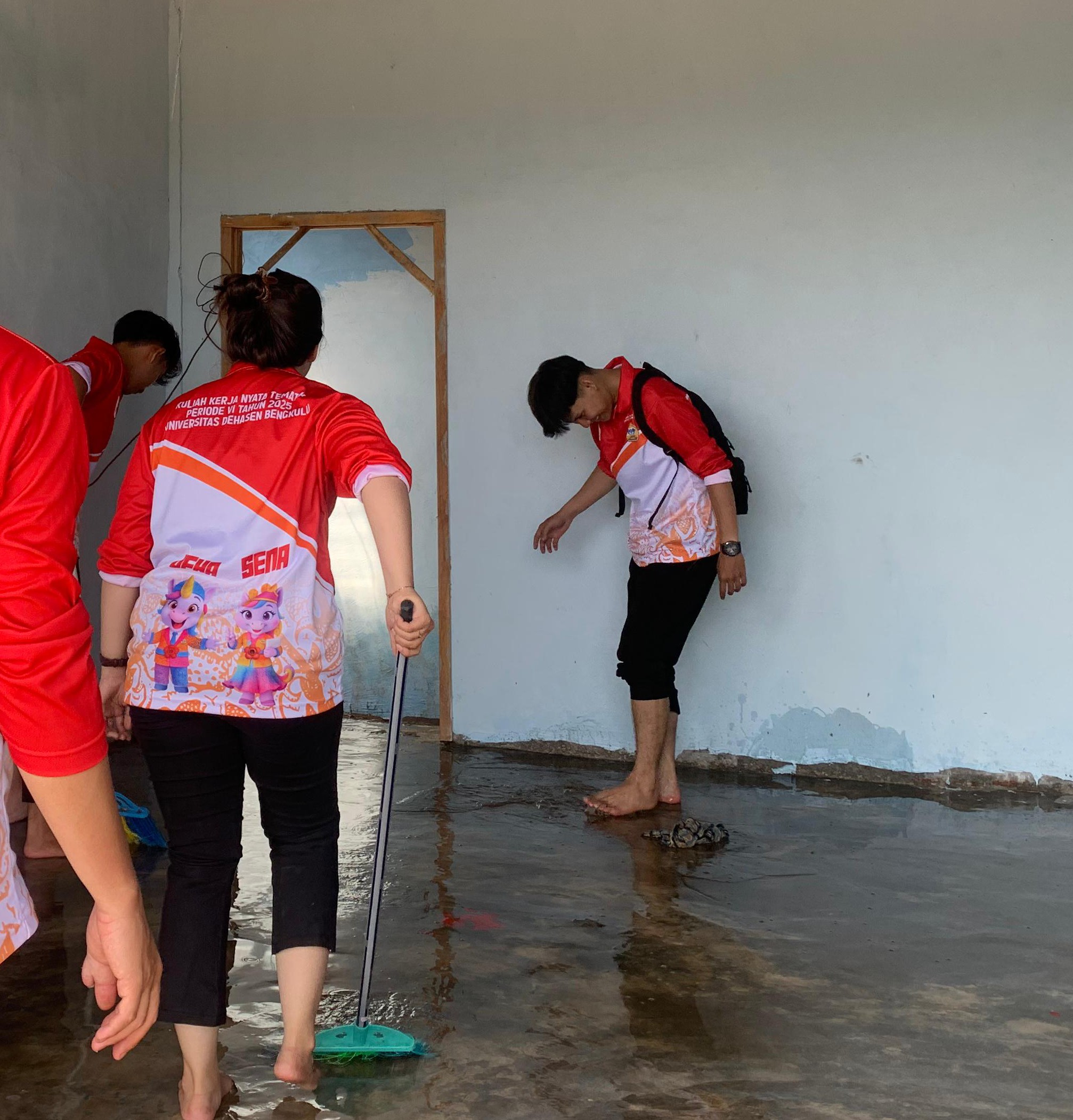 KEGIATAN KEBERSIHAN SEKRE