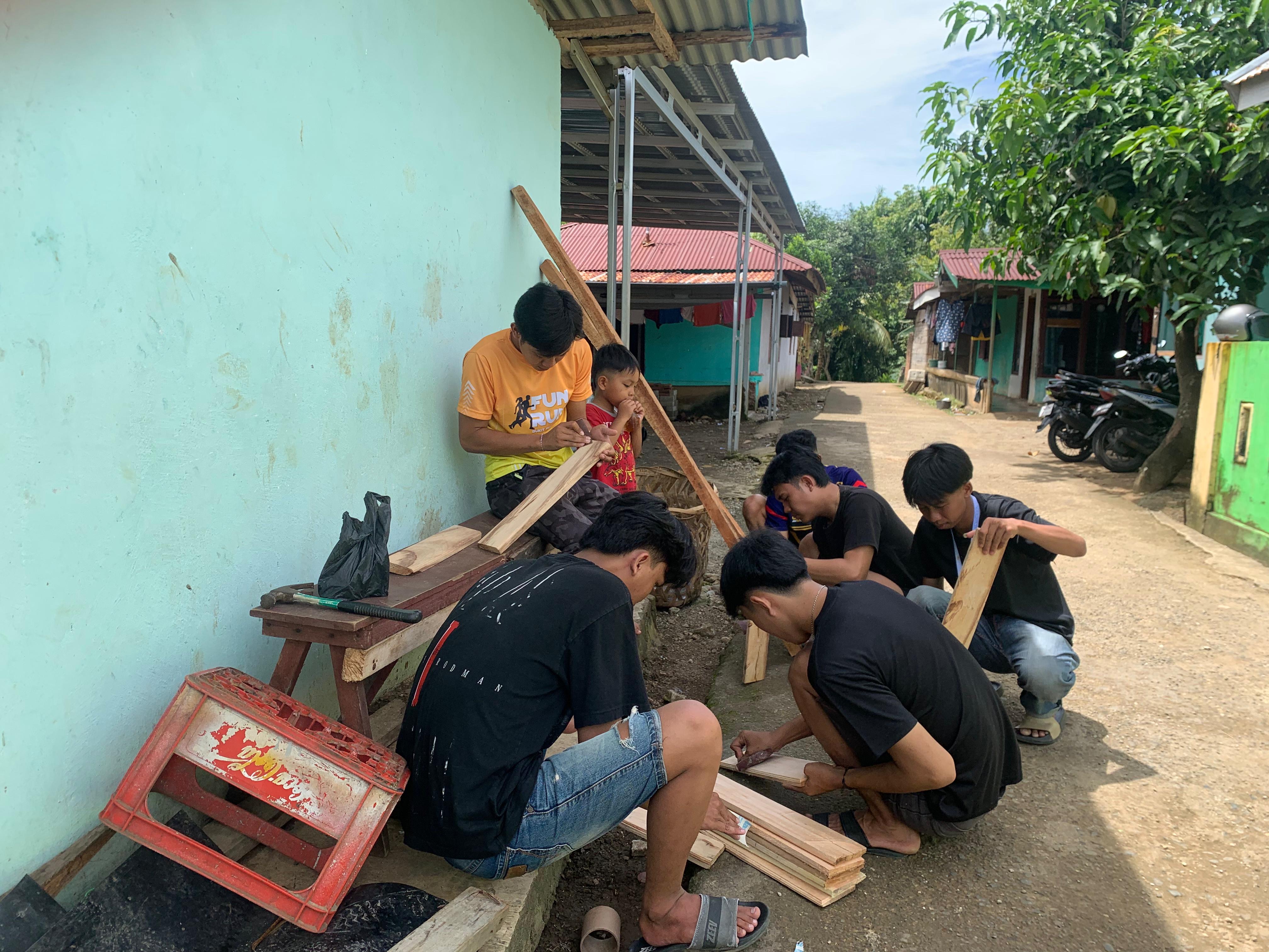 Proses pembuatan Plang edukasi sampah 