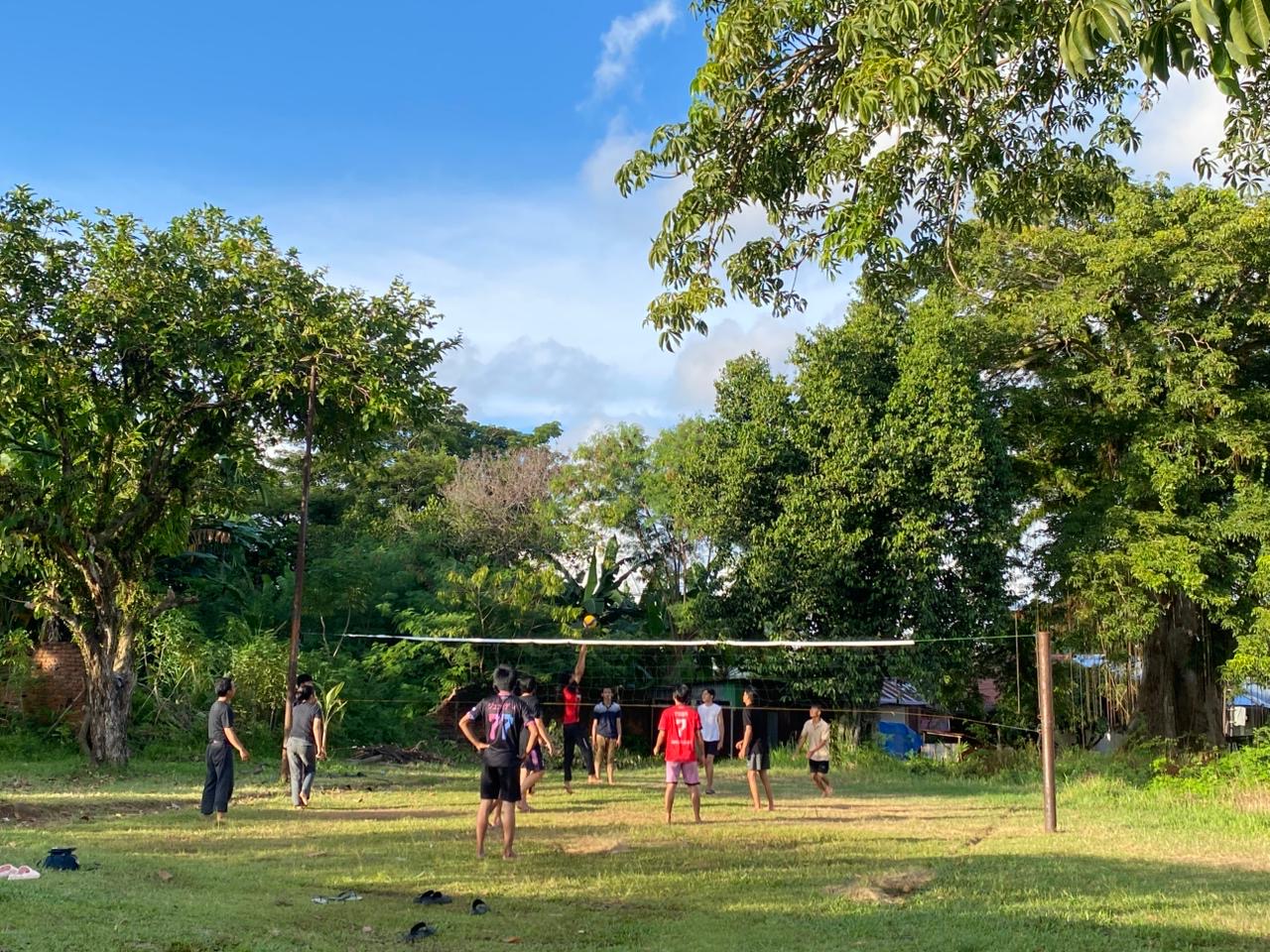 Lombah volly bapak” dan ibuk” antar rw di kelurahan anggut bawah