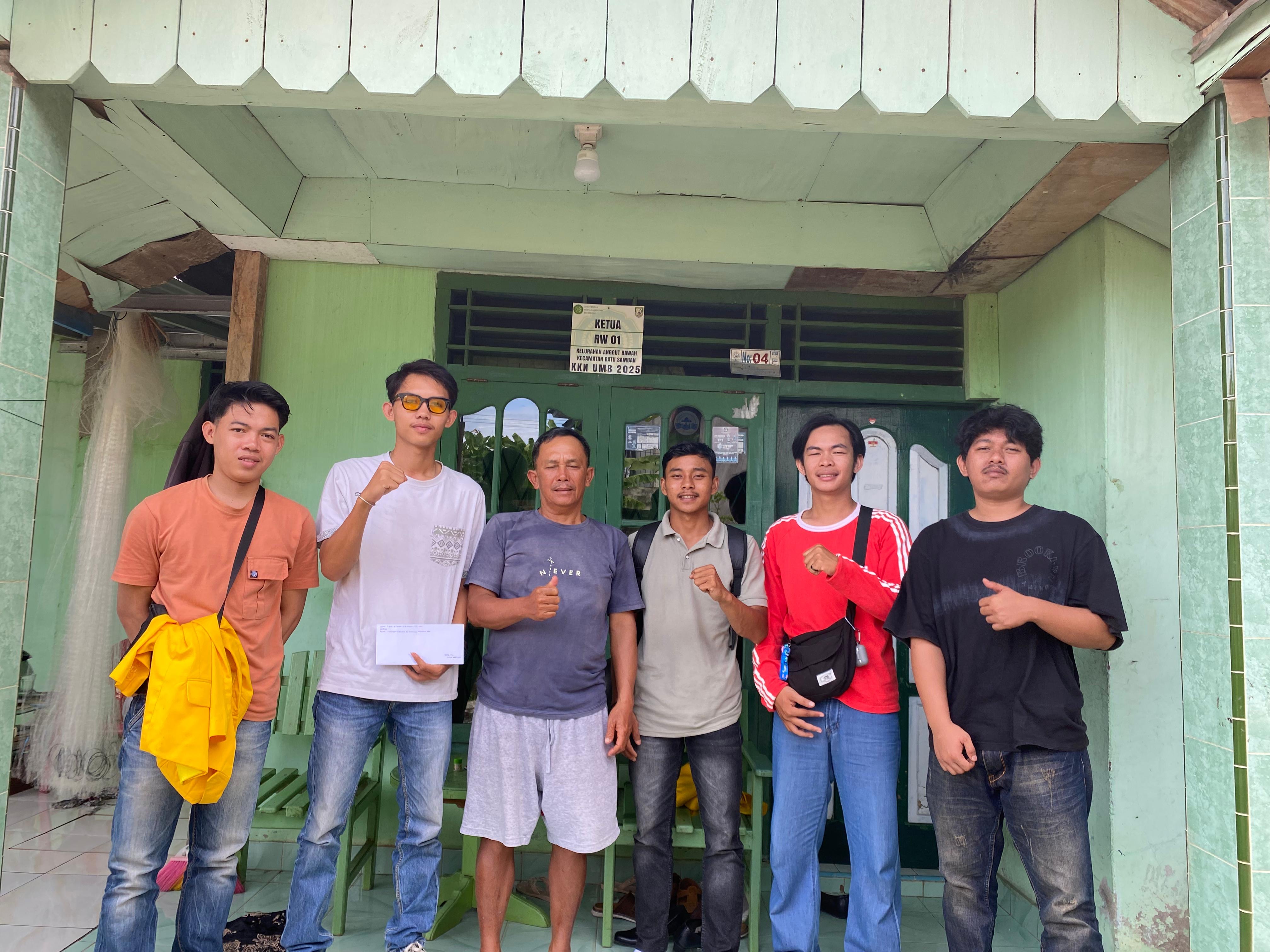 Pengantaran surat undangan kelurahan kepada rt dan rw anggut bawah rt 6 rw 2 