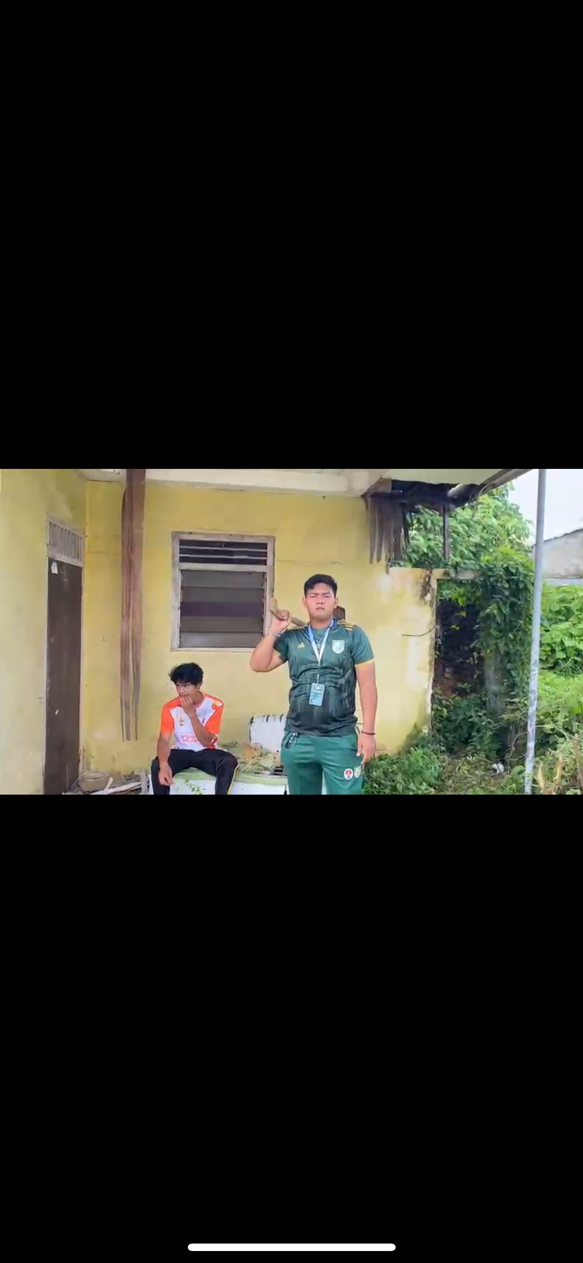 Gotong royong bersama warga rt.12 penurunan 