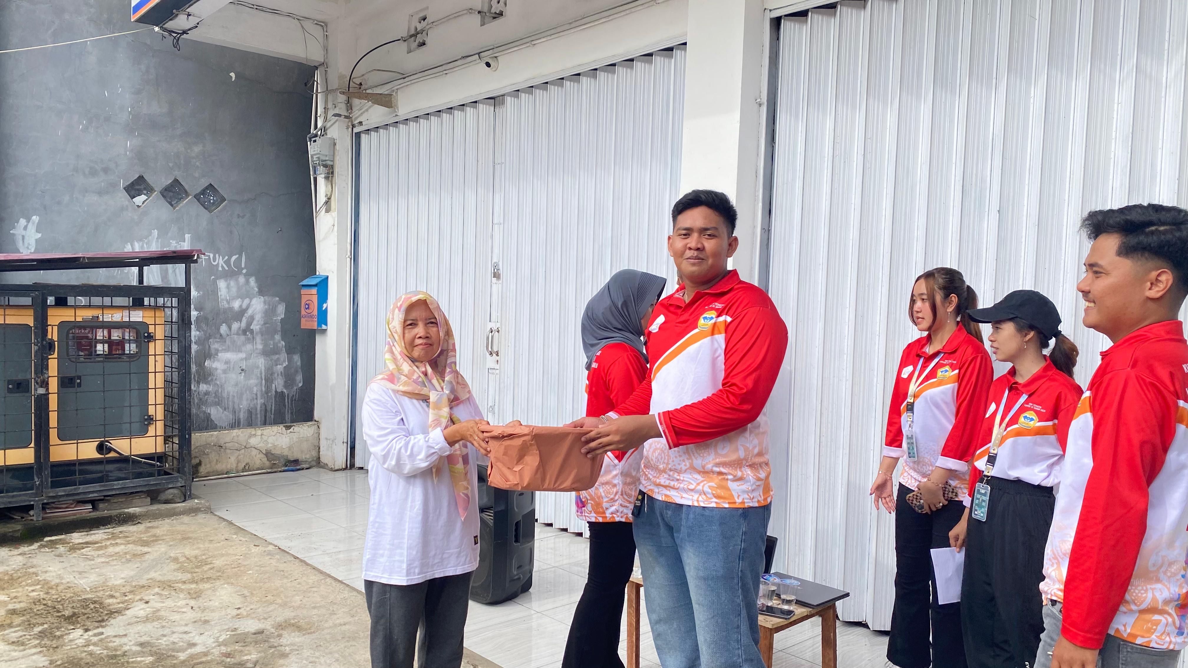 Pembagian hadiah senam