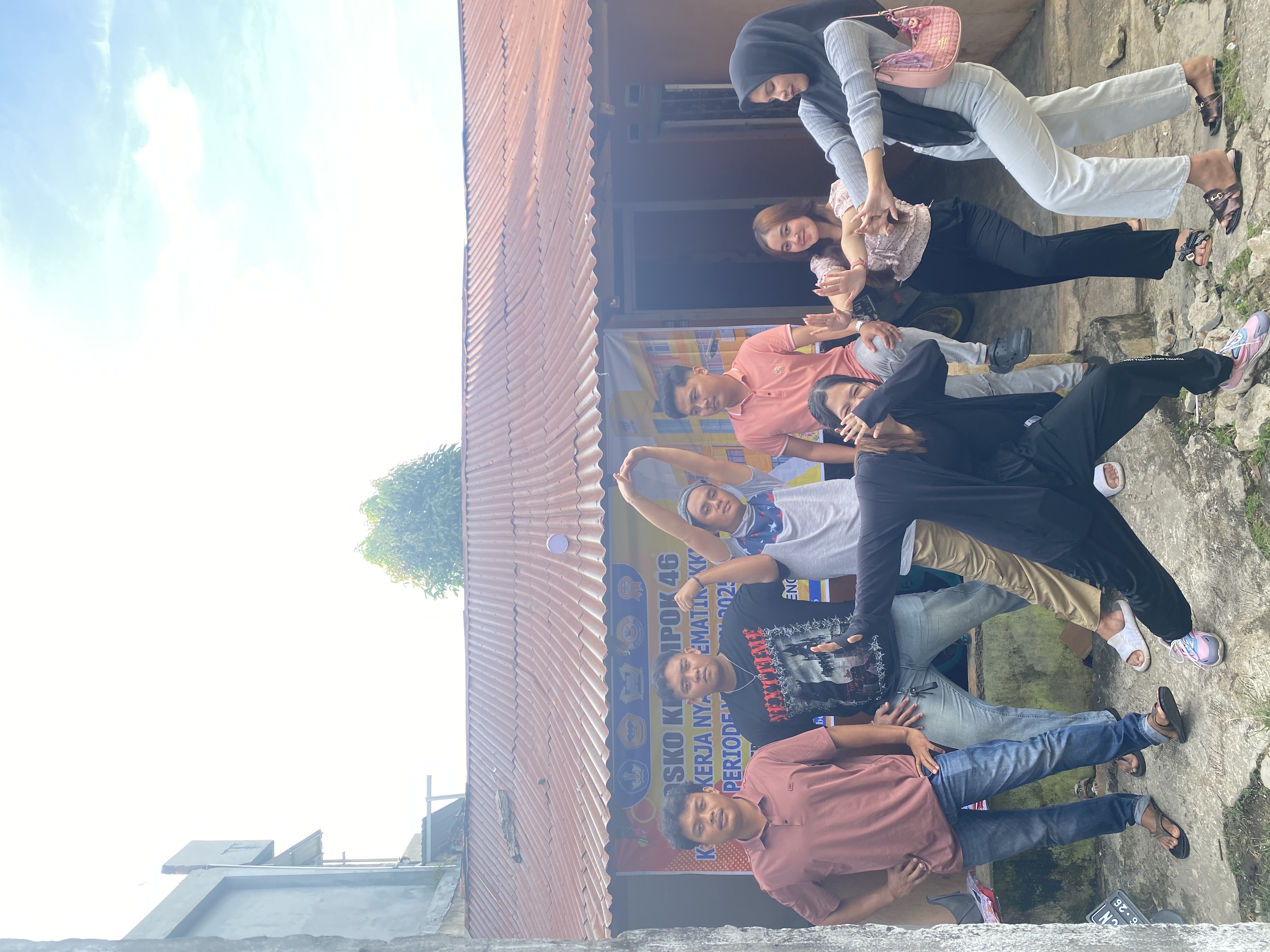 Peregangan sebelum melakukan proker