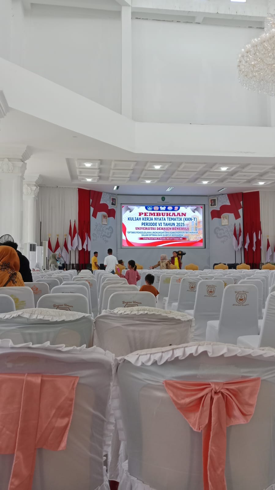 Gladi persiapan pembukaan KKN-T di gedung merah putih