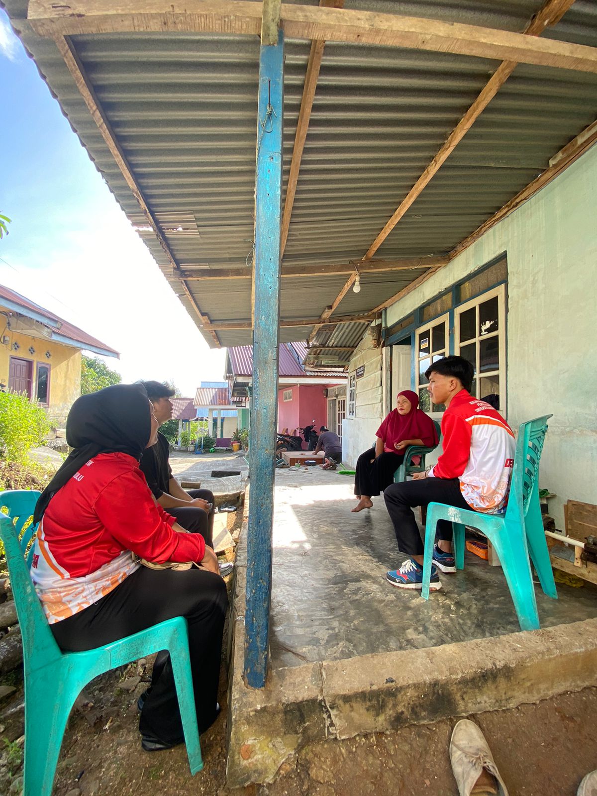 Rapat di rumah ketua RT 4 