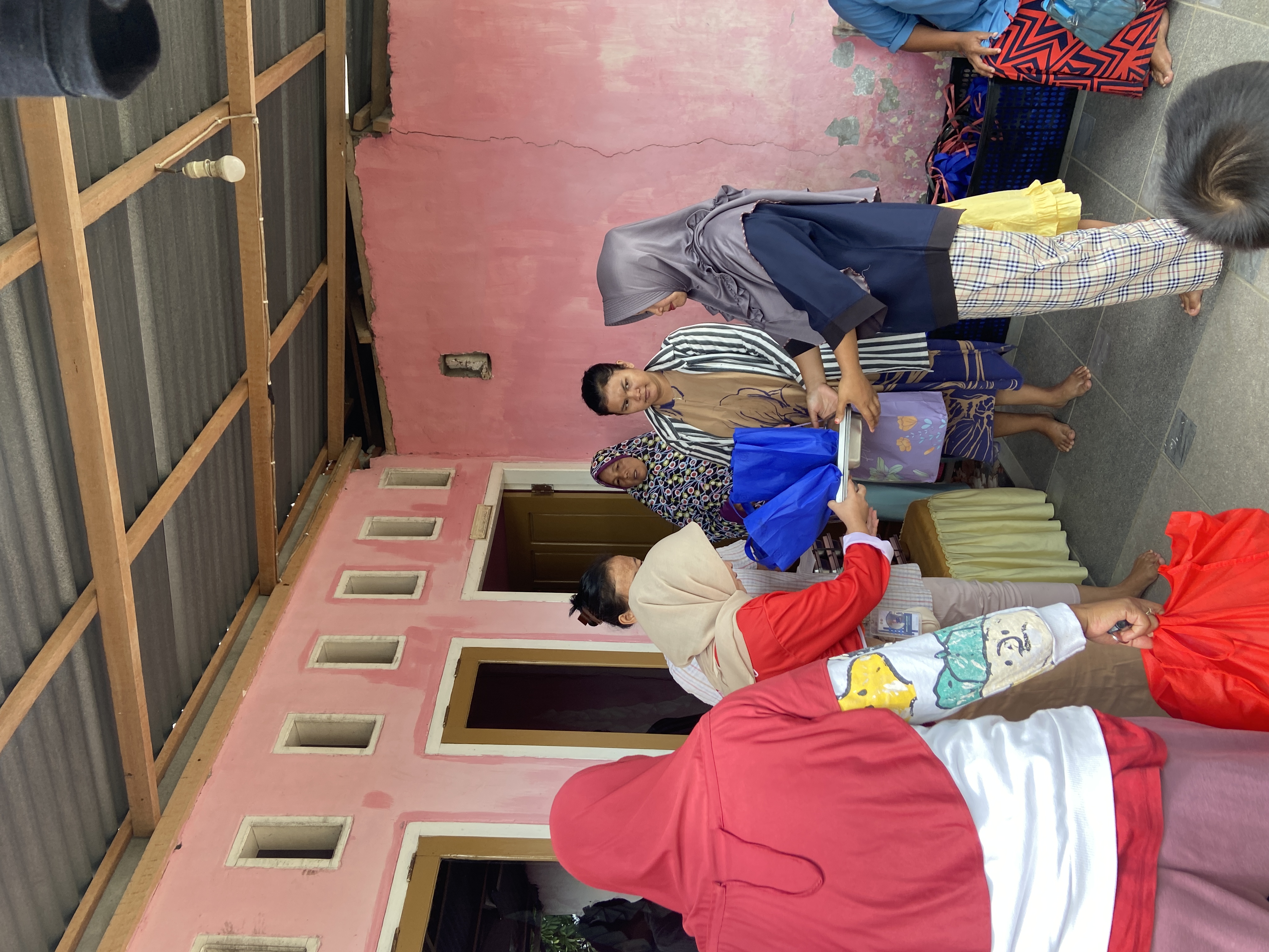 PEMBAGIAN MBG BALITA DI RT 03 penurunan 