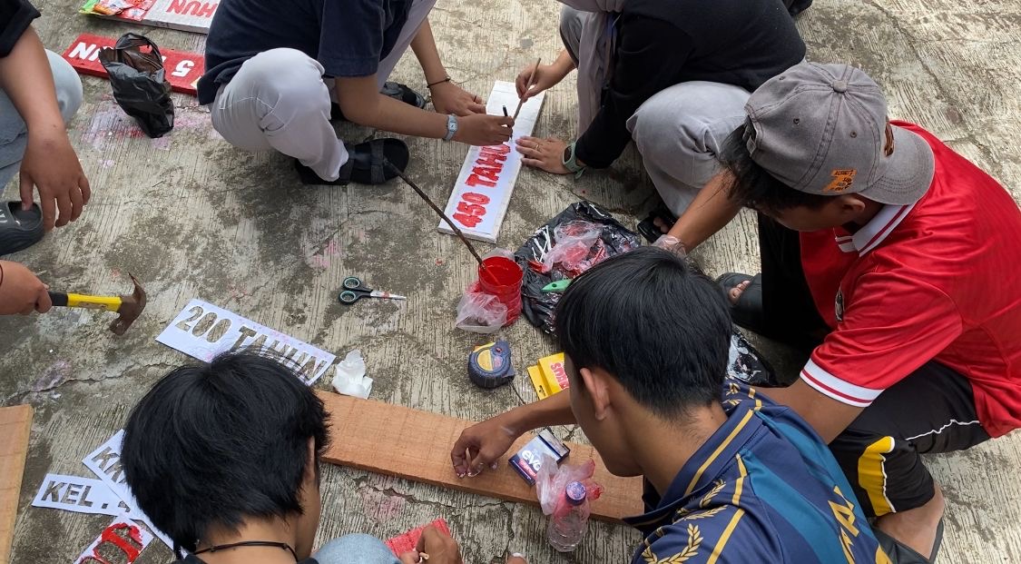 PEMBUATAN PLANG SAMPAH YANG AKAN DI LETAKAN DI RT.03 PENURUNAN