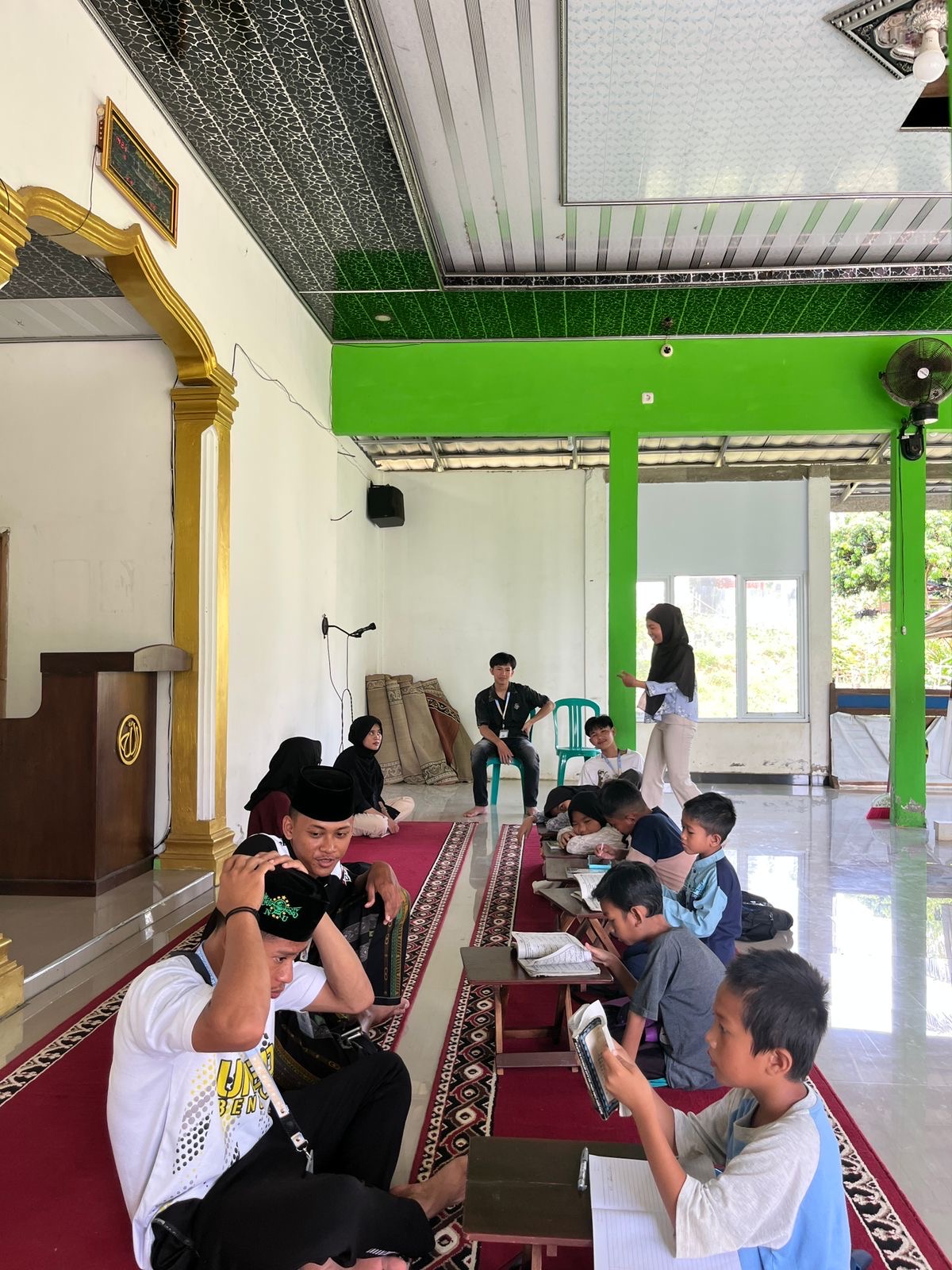 Mengajar mengaji anak2 di rt 02