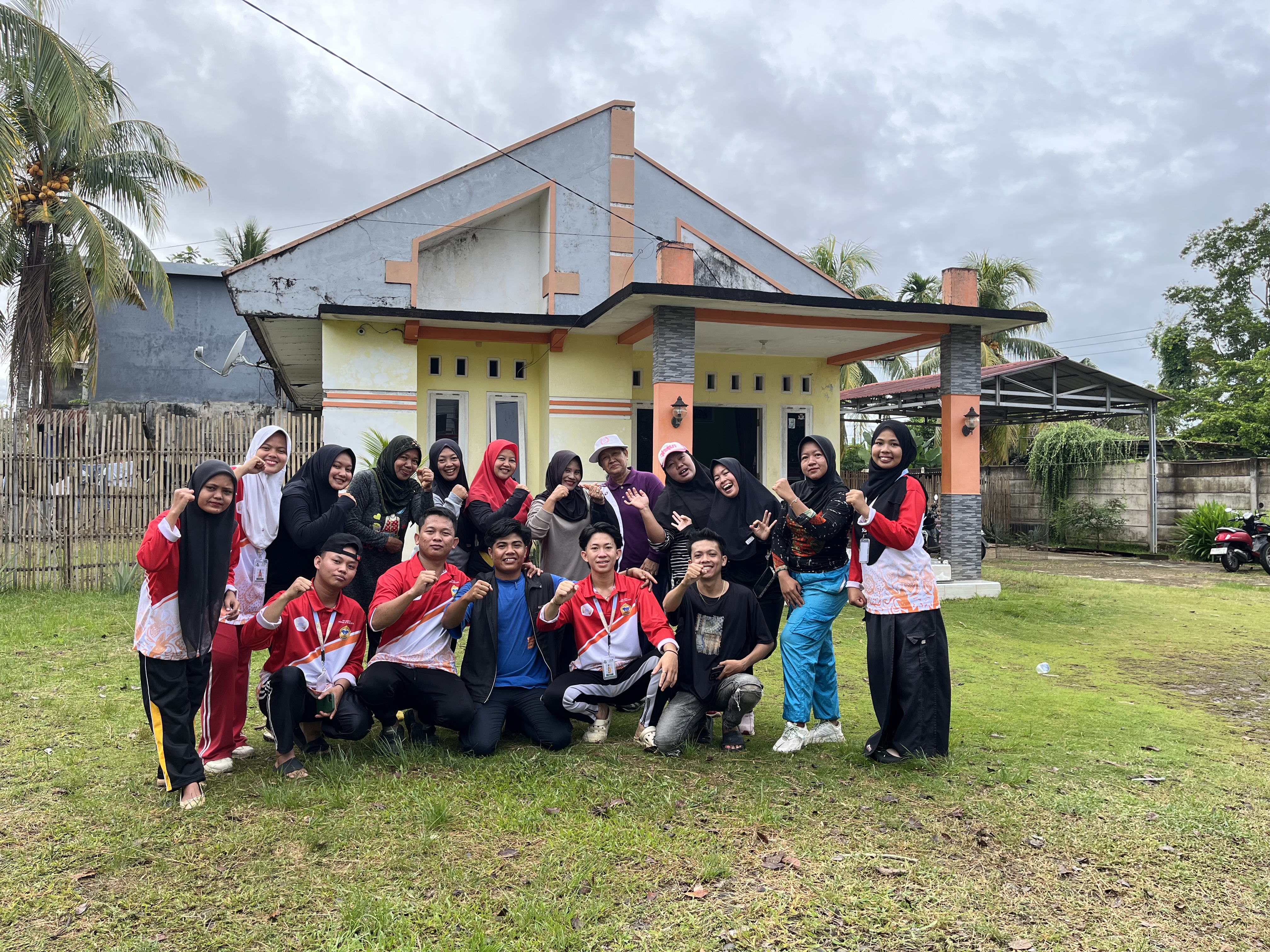 Foto bersama ibu ibu 