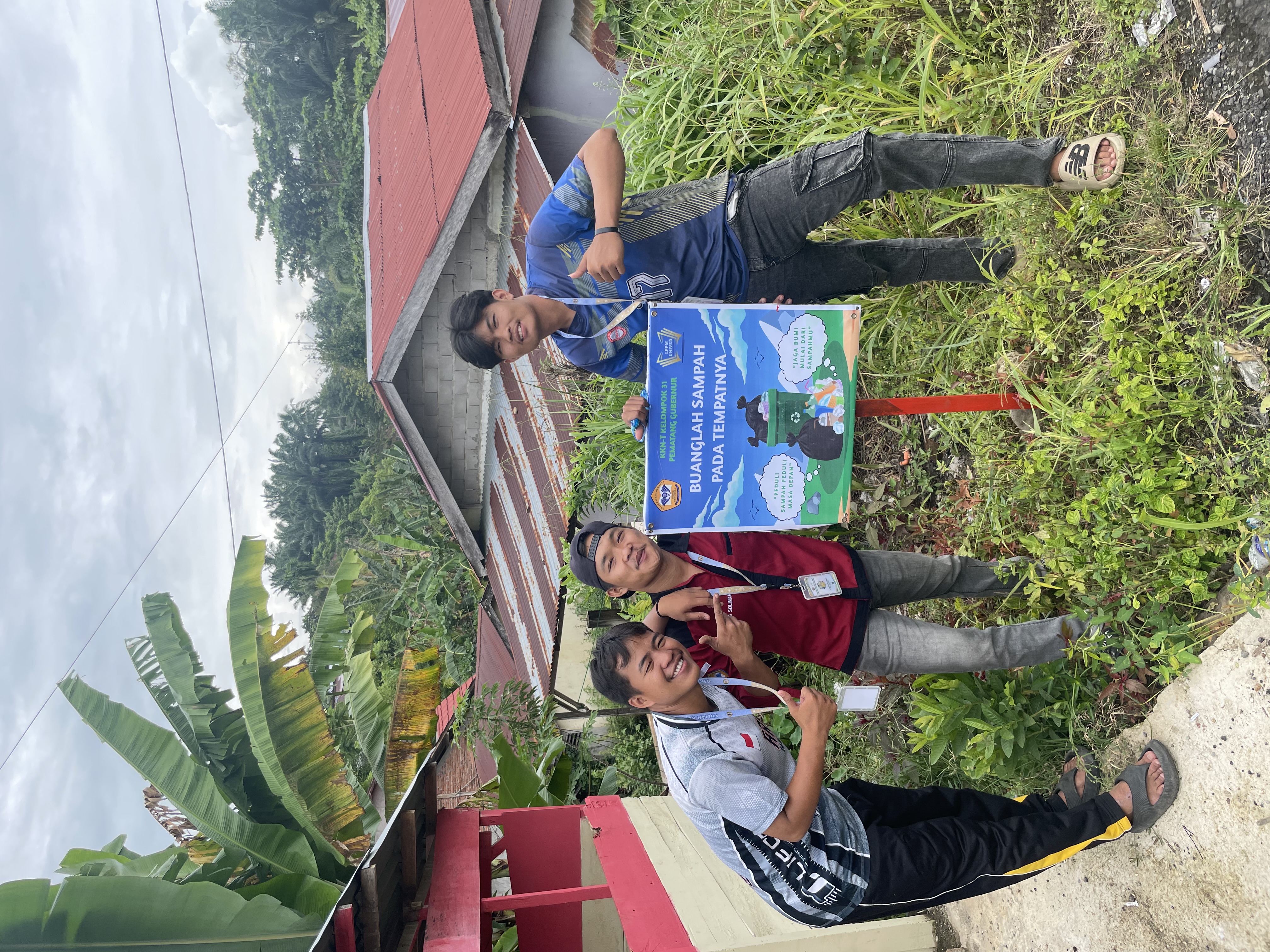 pemasangan papan edukasi