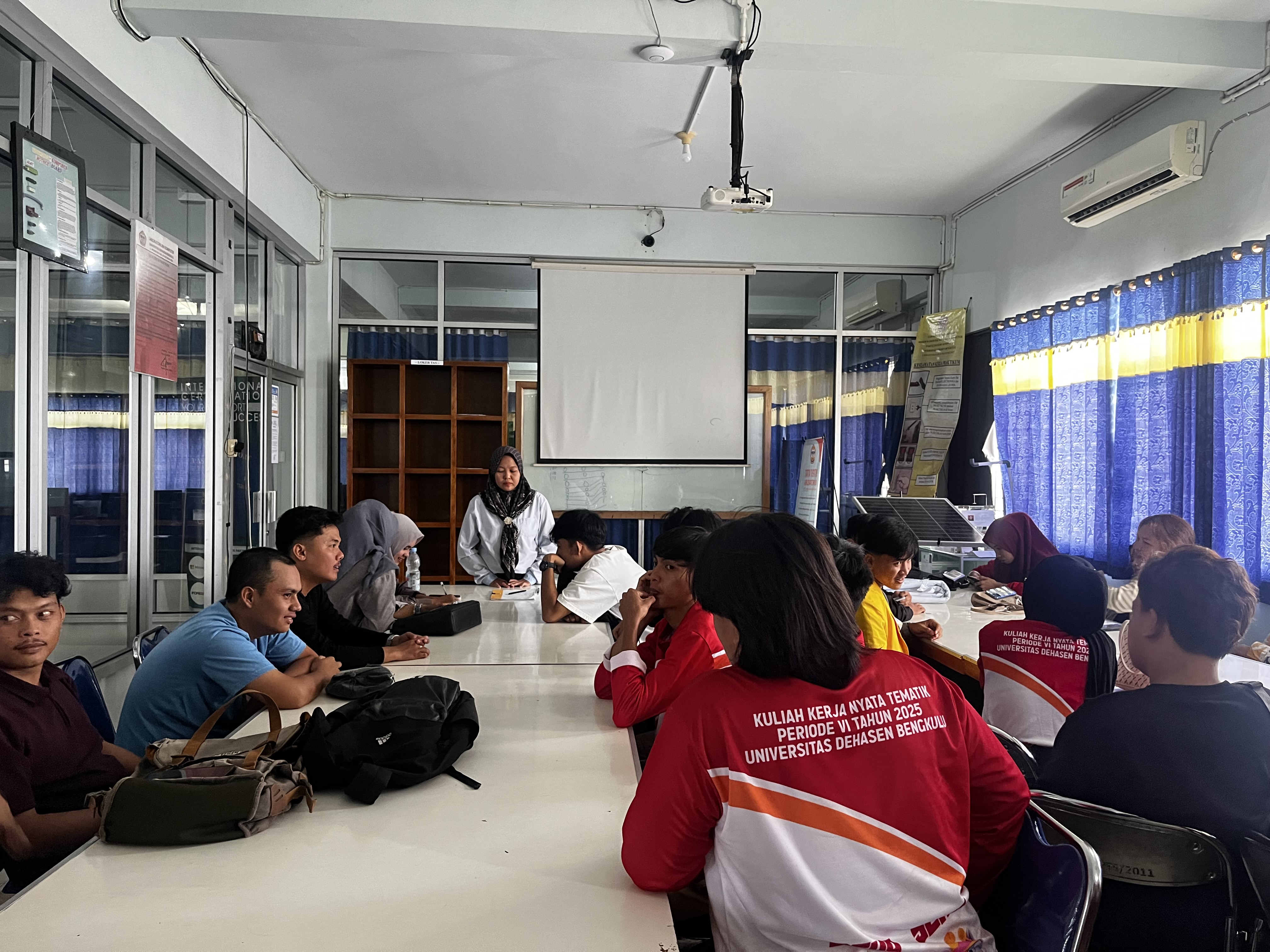 Pembahasan proker bersama DPL di kampus universitas dehasen