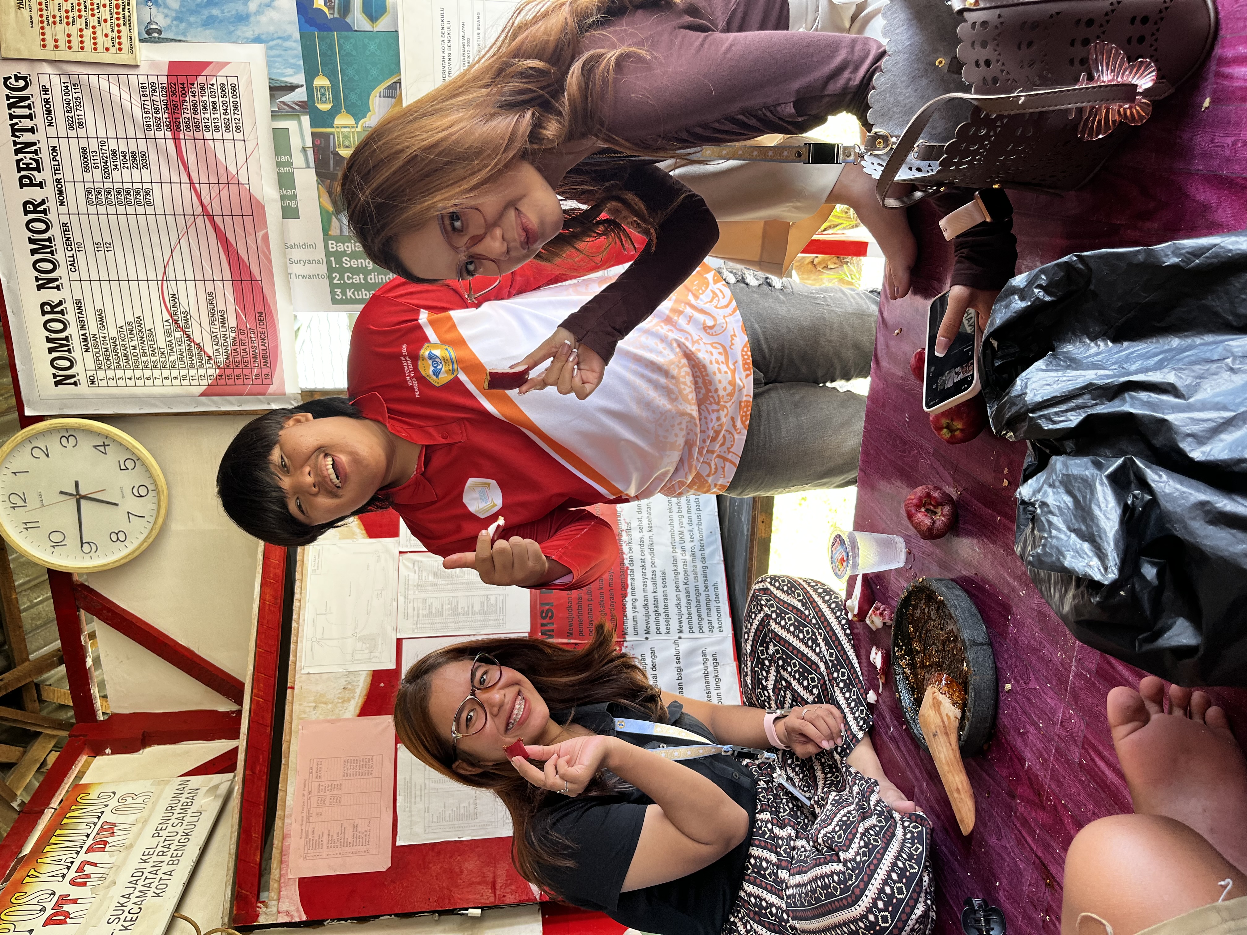 Ngerujak bersama anak- anak di RT 07