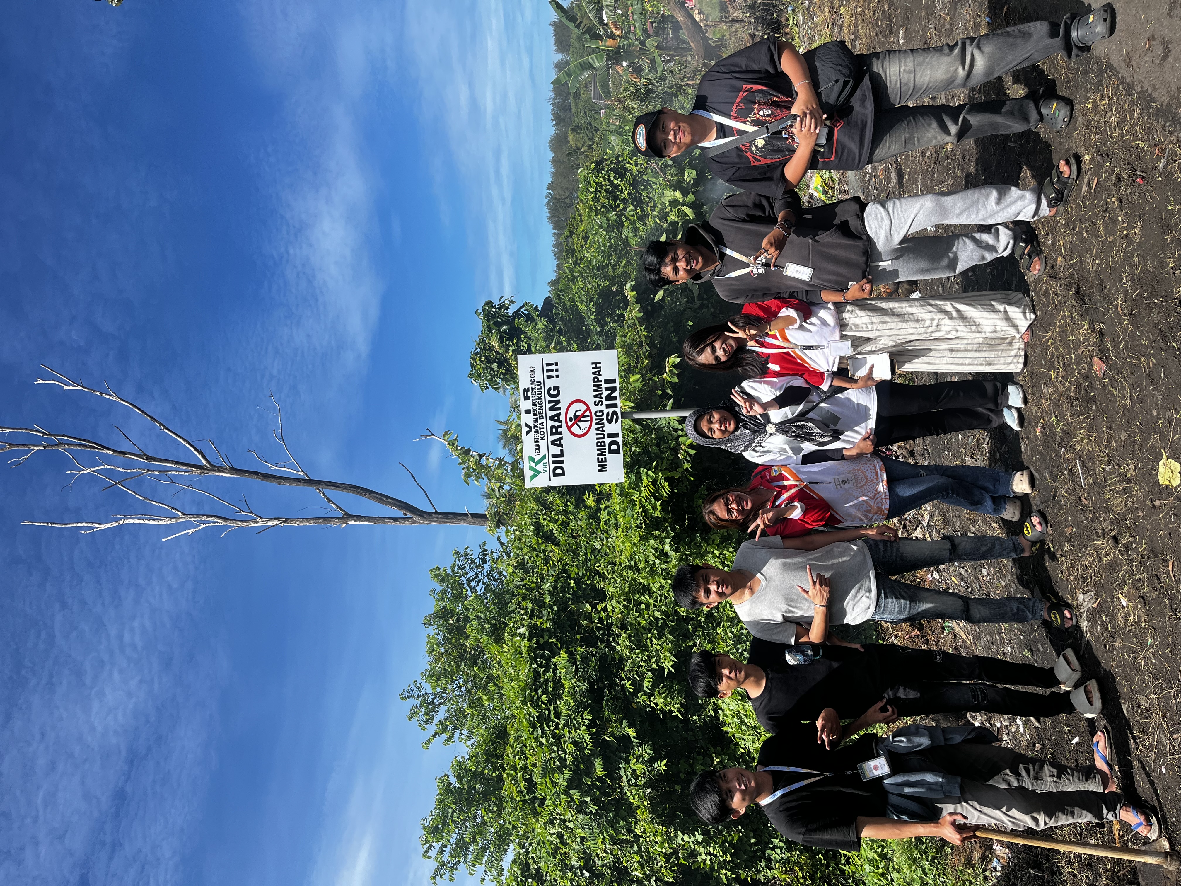 Foto bersama DPL di taman lempuing