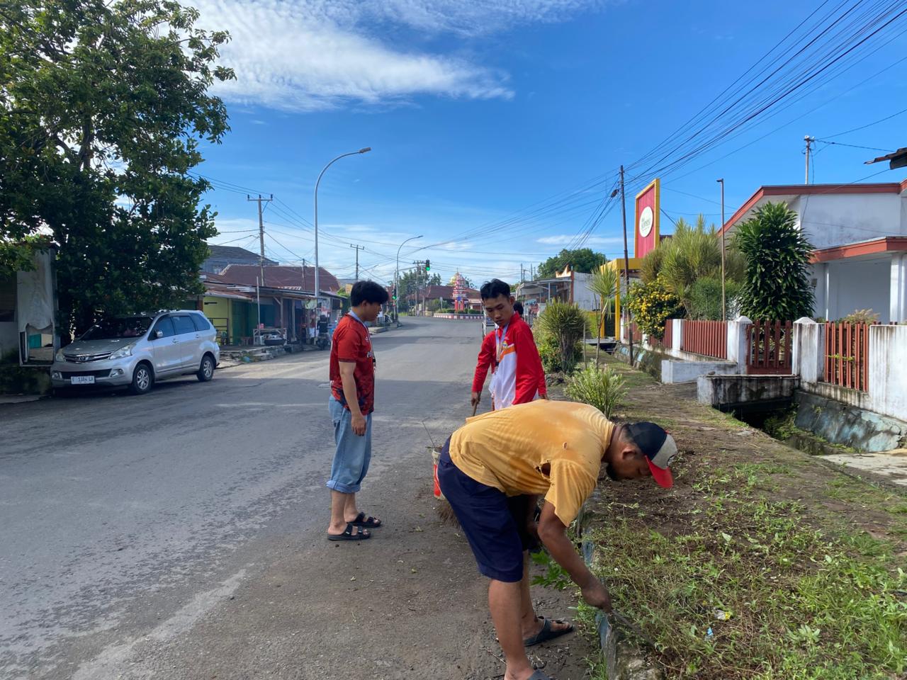 Gotong royong bersama di rt 10