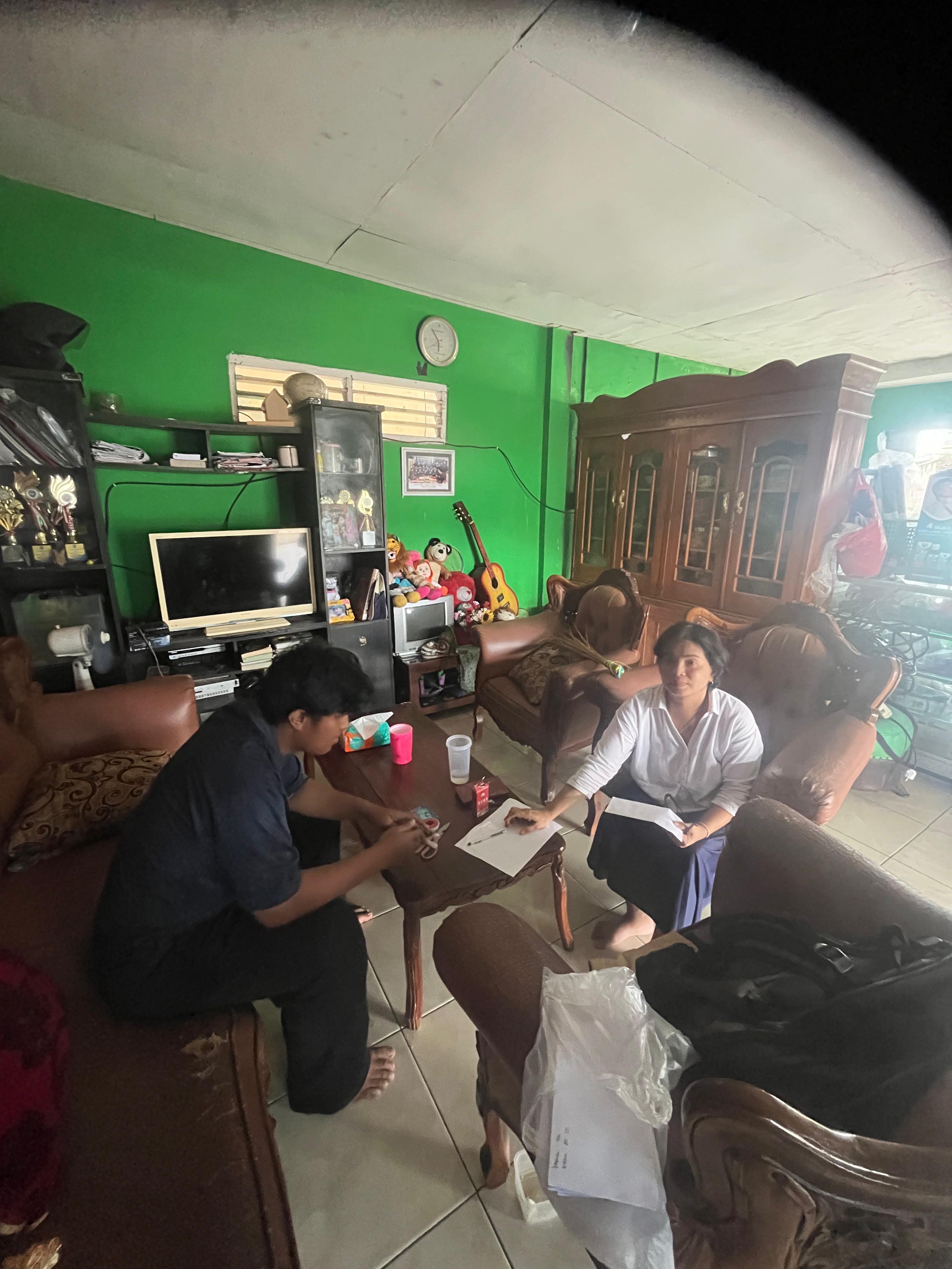 kegiatan mengantar surat kerumh  imam masjid kelurahan penurunan untuk acara FGD ke 2