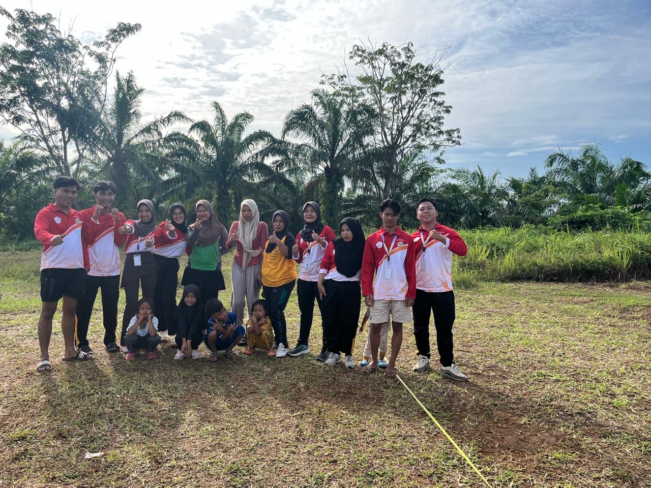 Senam pagi bersama warga 