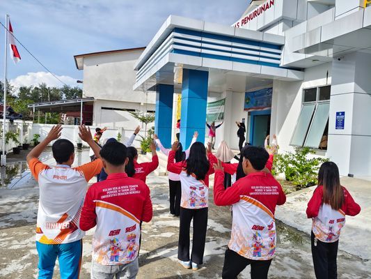 Senam sehat pagi bersama dipuskesmas kelurahan penurunan