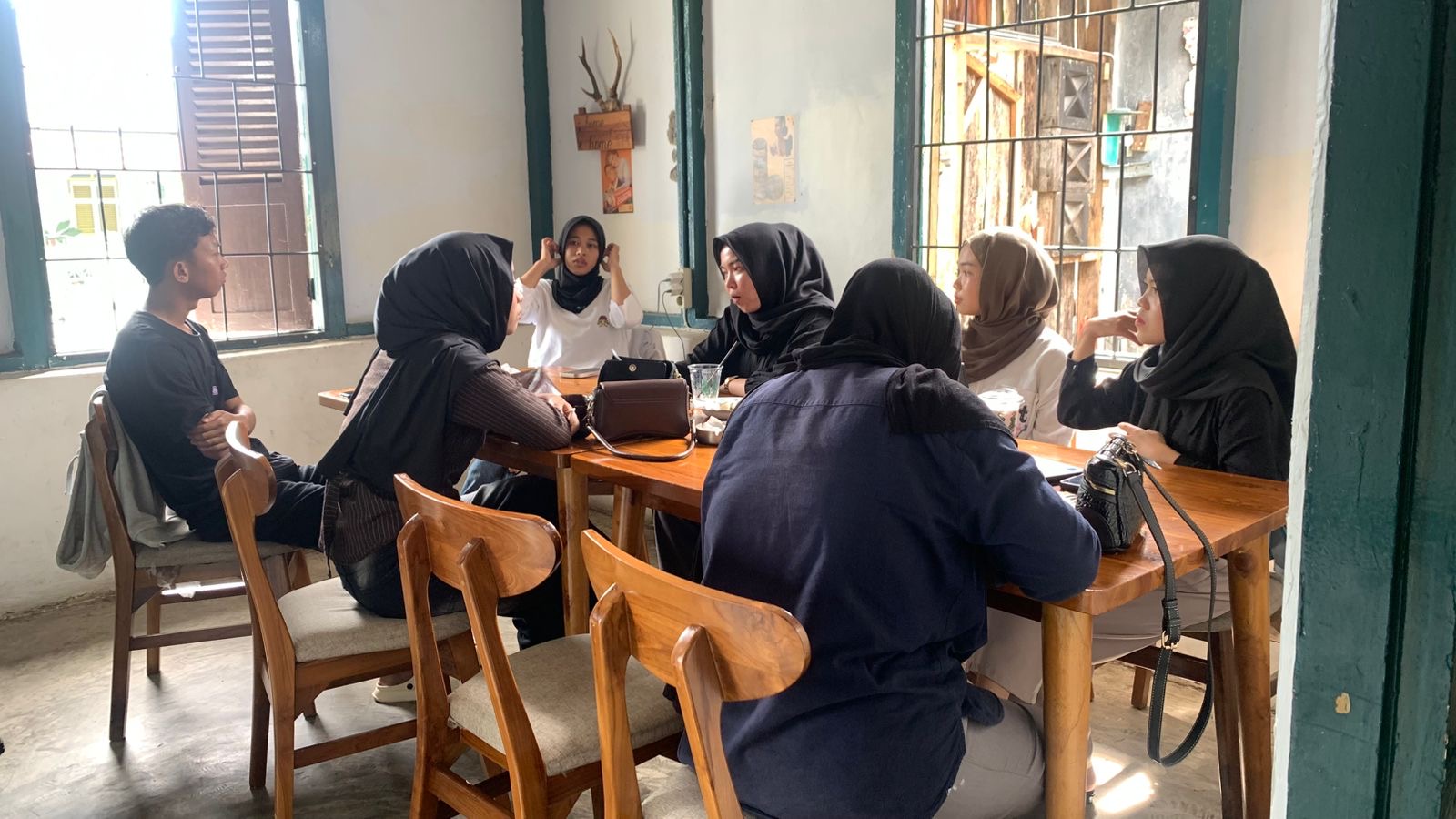 Rapat membahas proker