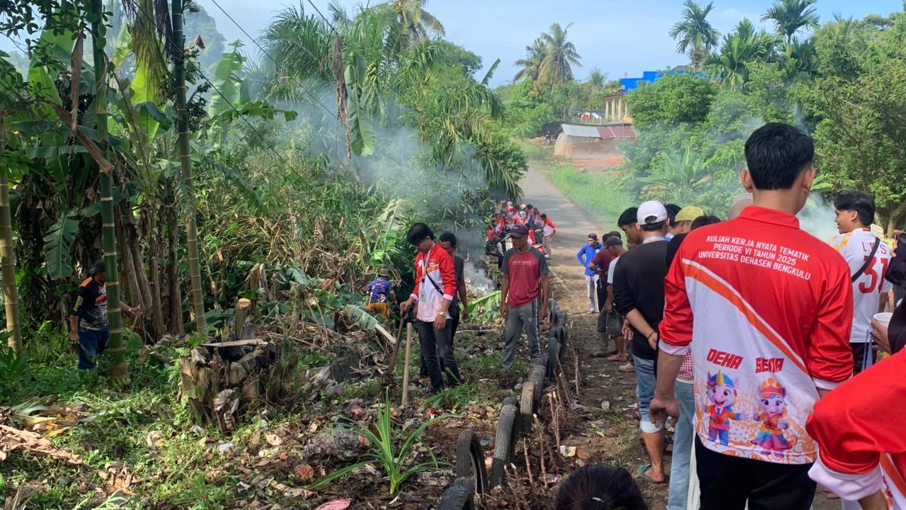 Kegiatan kerjasama membuat taman di rt 33 pematang gubernur 