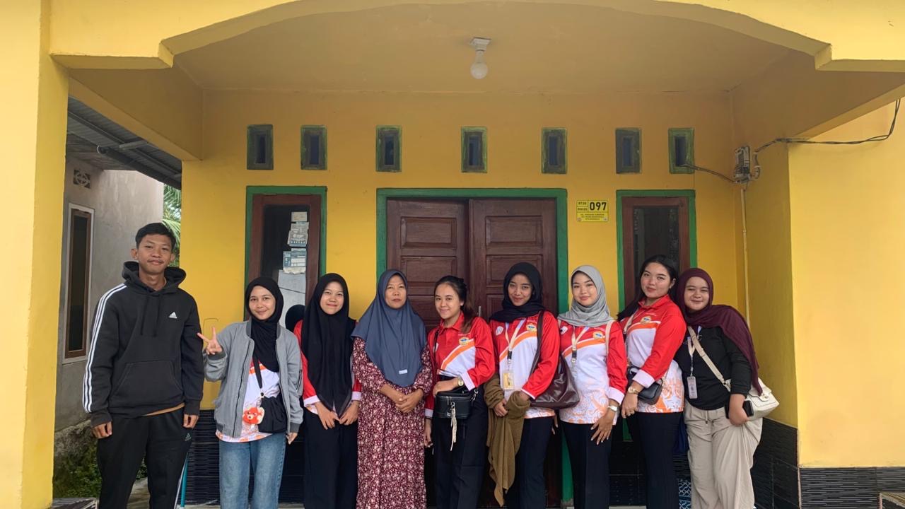 Poto bersama warga sekitar 