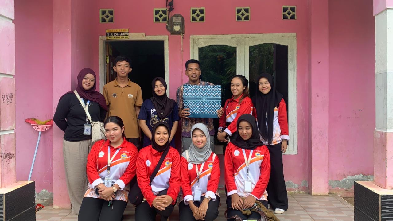 Poto bersama di rumah pak rt 08