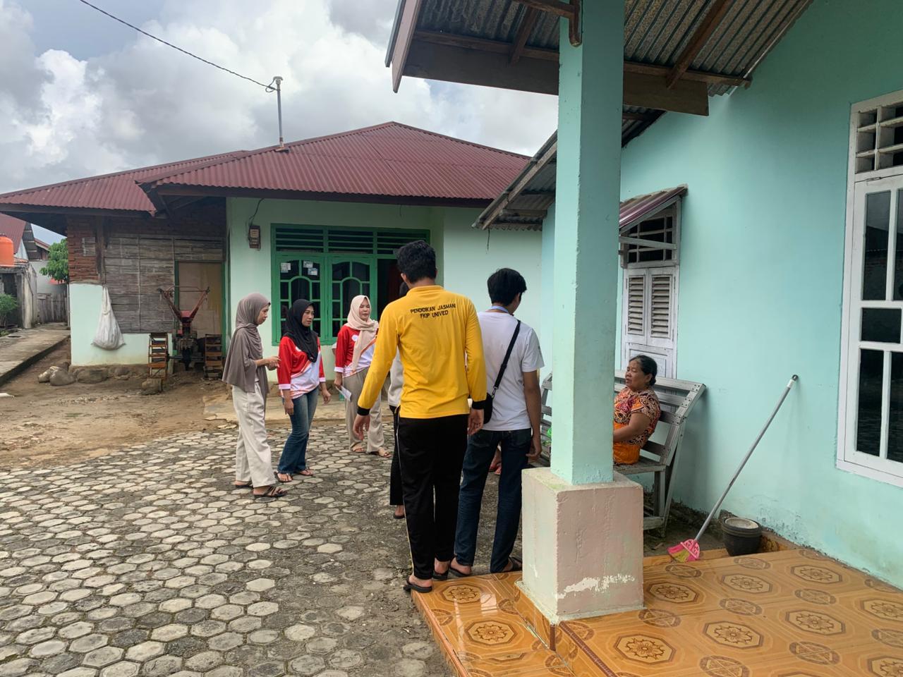 Pendekatan kepada warga sekitar