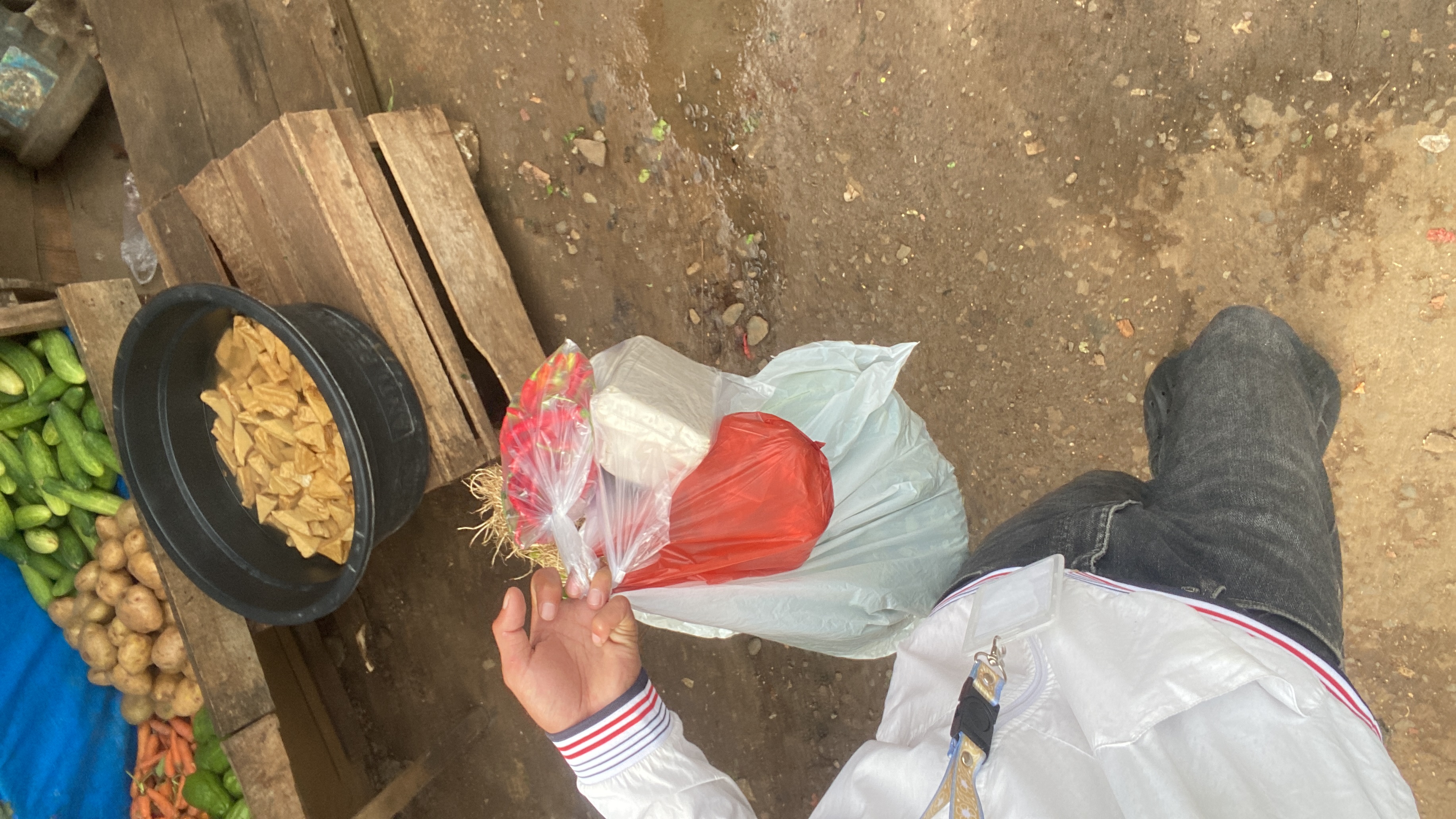 Pembelian sayur di psar