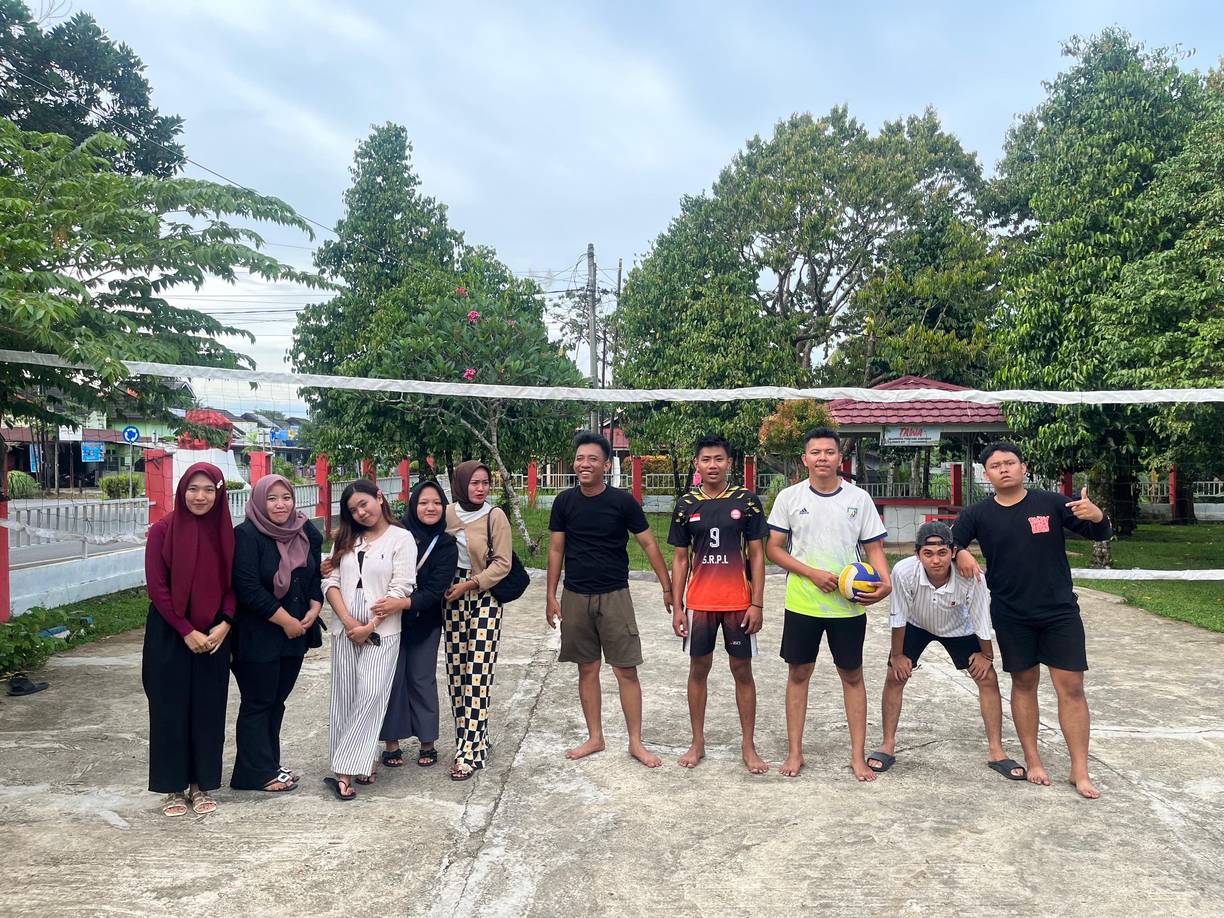 Kegiatan bermain  bola voli