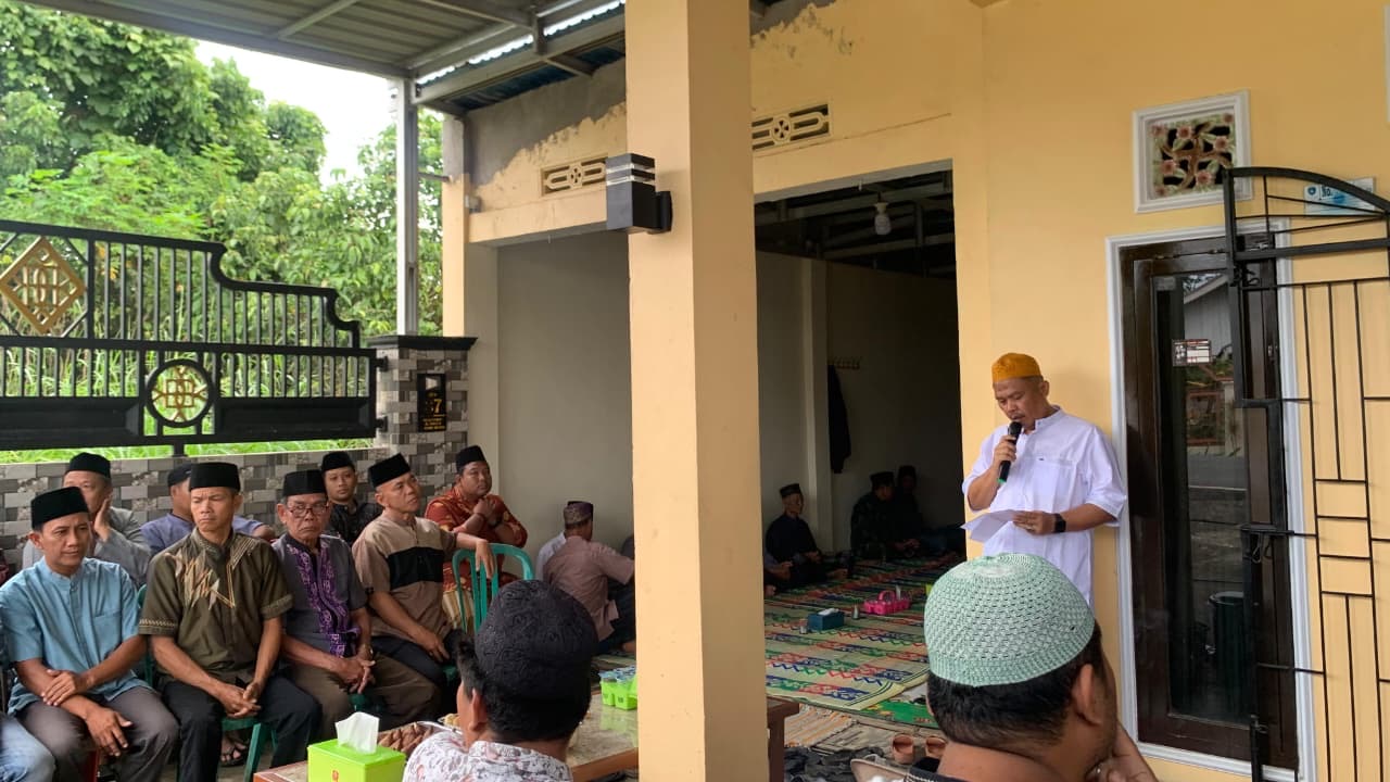 Menghadiri acara  doa  syukuran 