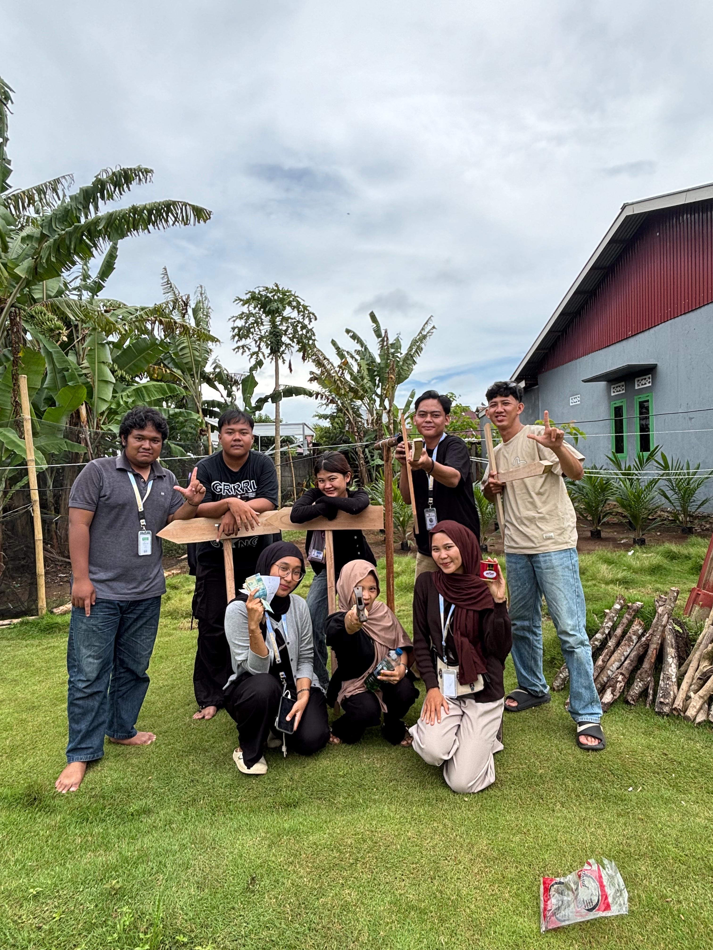 Pembuatan pelang nama rumah pak rt 22 pematang gubenur