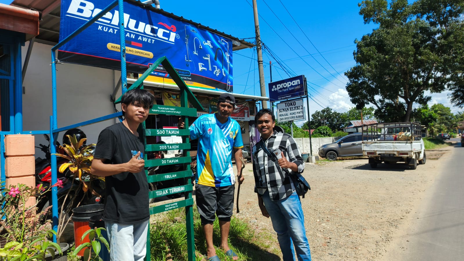 Pemasangan papan edukasi