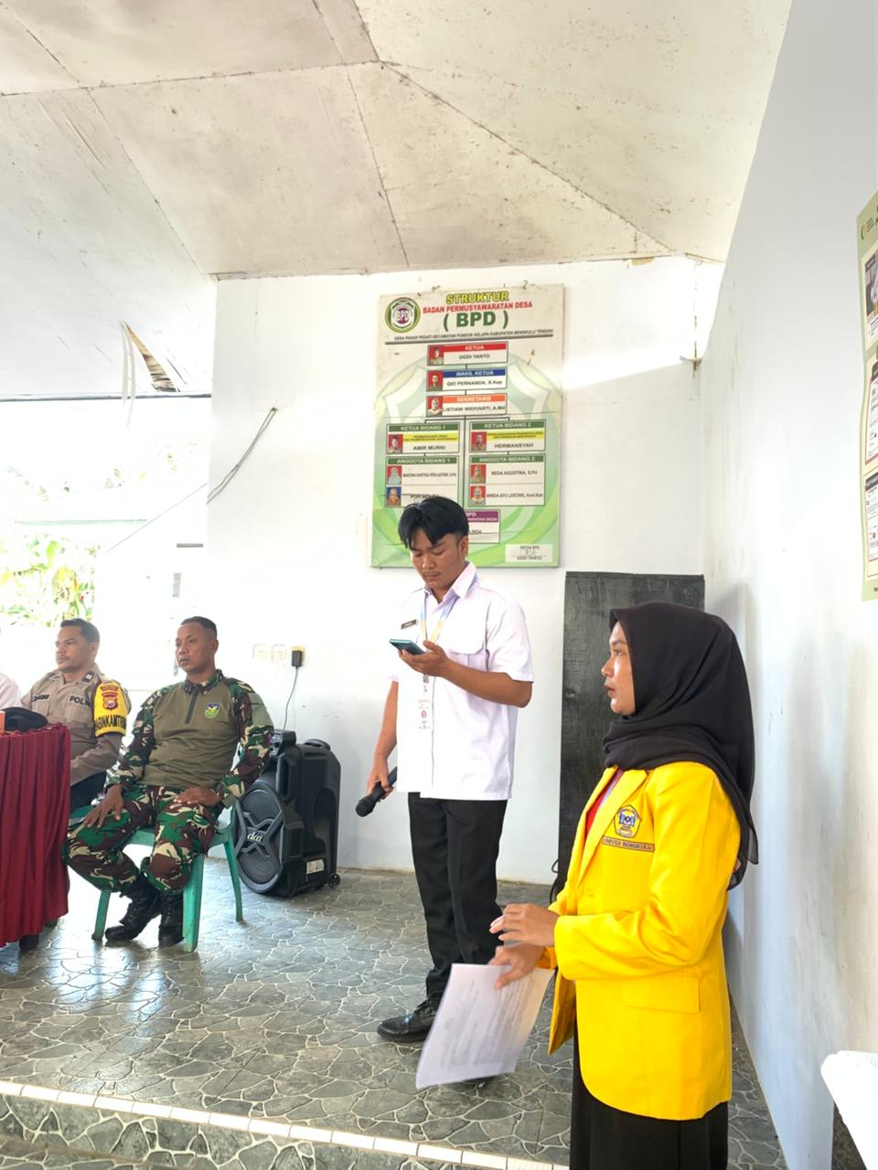 Pembacaan doa oleh ketua kelompok 71