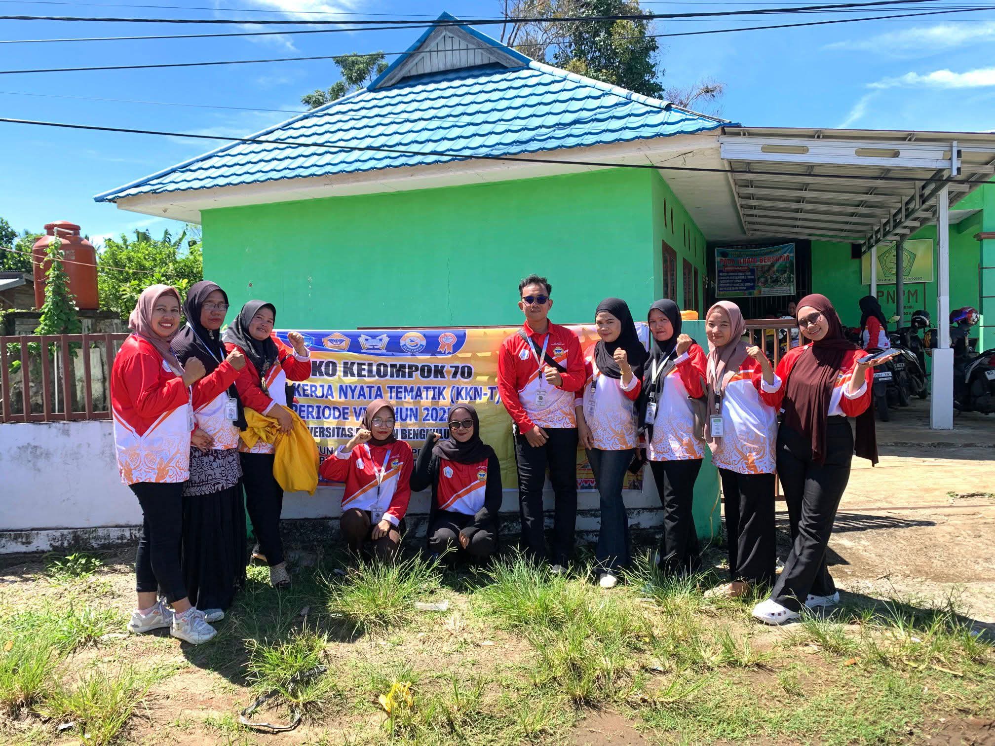 Poto depan sepanduk kelompok 71