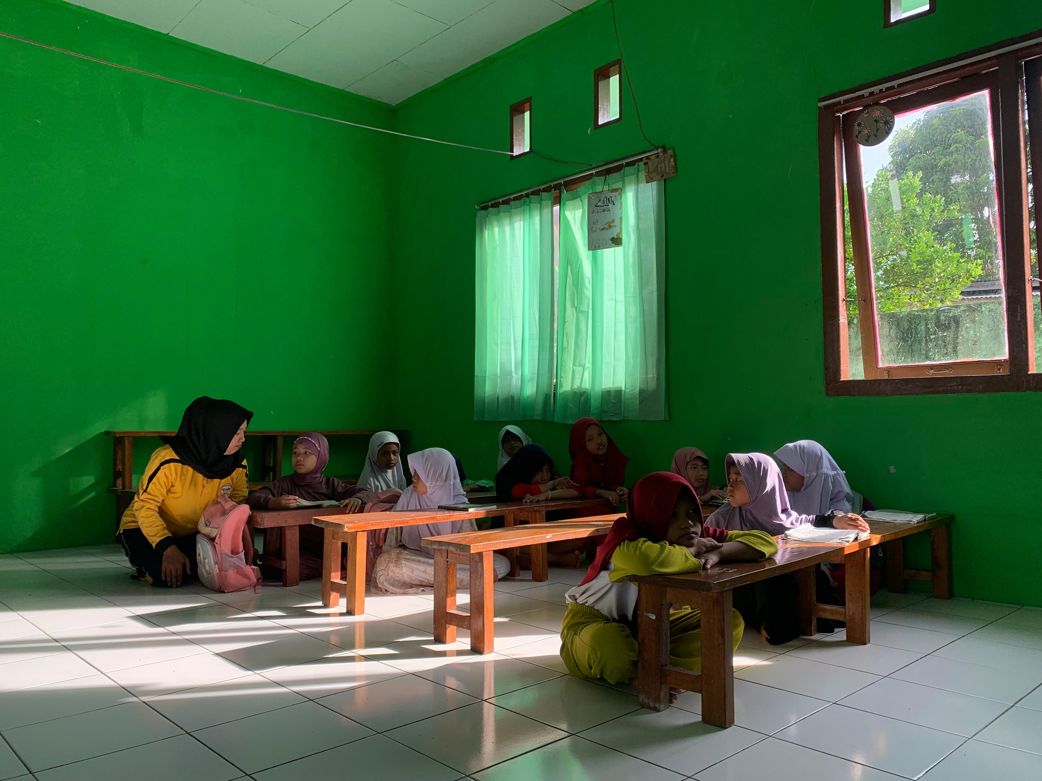 rutinitas di posko anak2 di sore hari .belajar mengaji