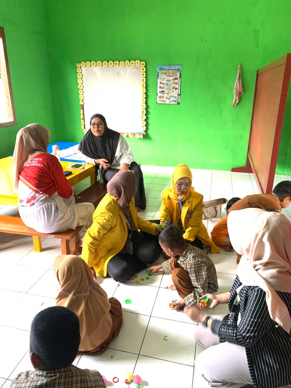 berdiskusi bersama kepala sekolah paud pasar pedati