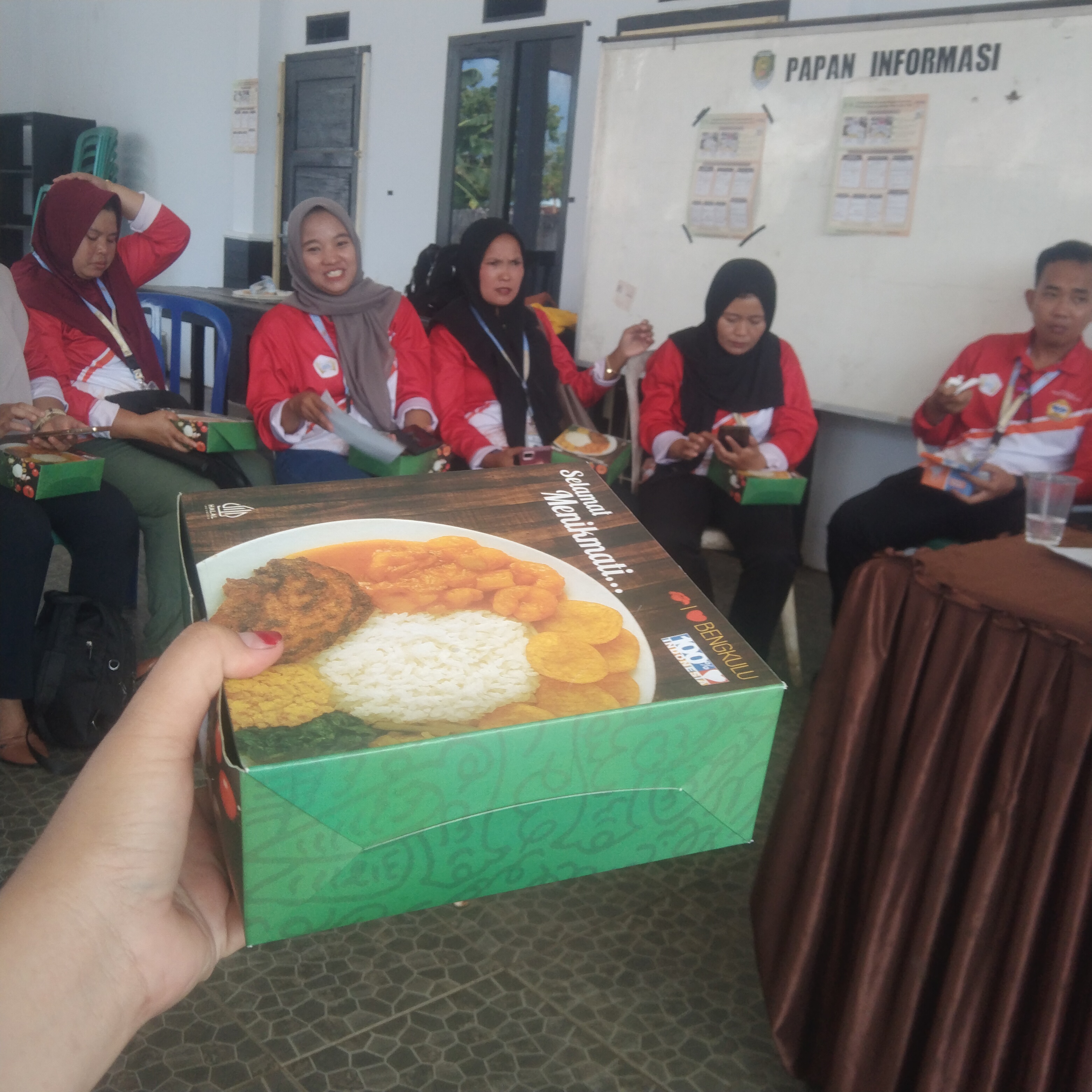 makan siang bersama dulu