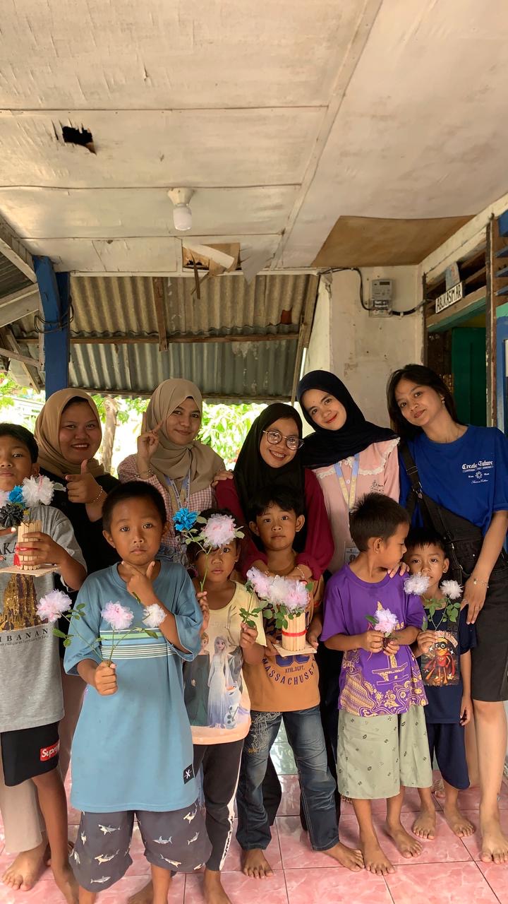 Membuat kerajinan tangan dari plastik asoy/kresek 