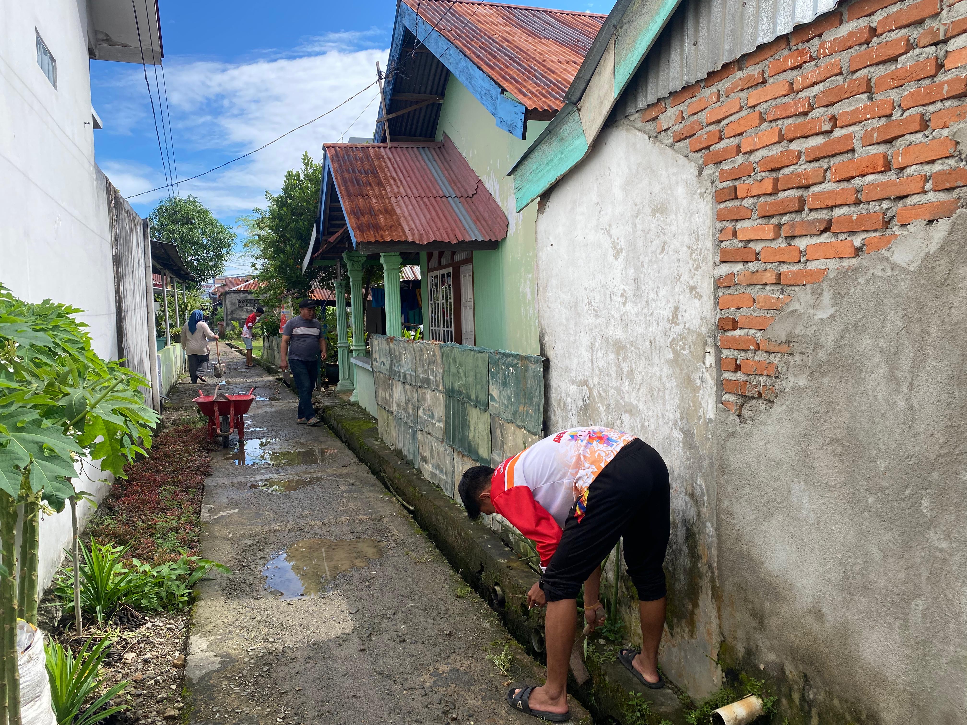 Kebersihan siring bersama pak rt di penurunan rt 14