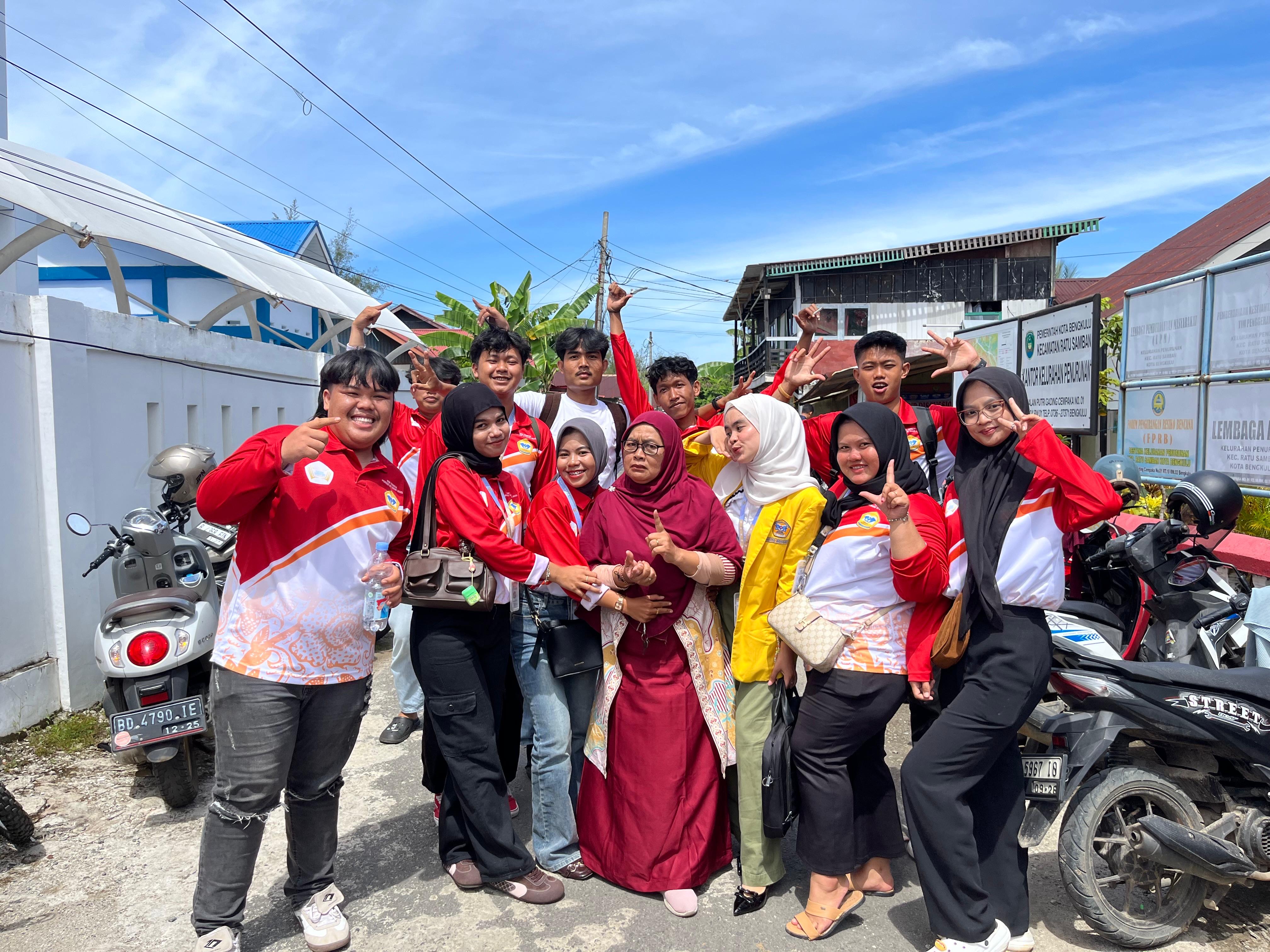 Foto bersama ibu dpl