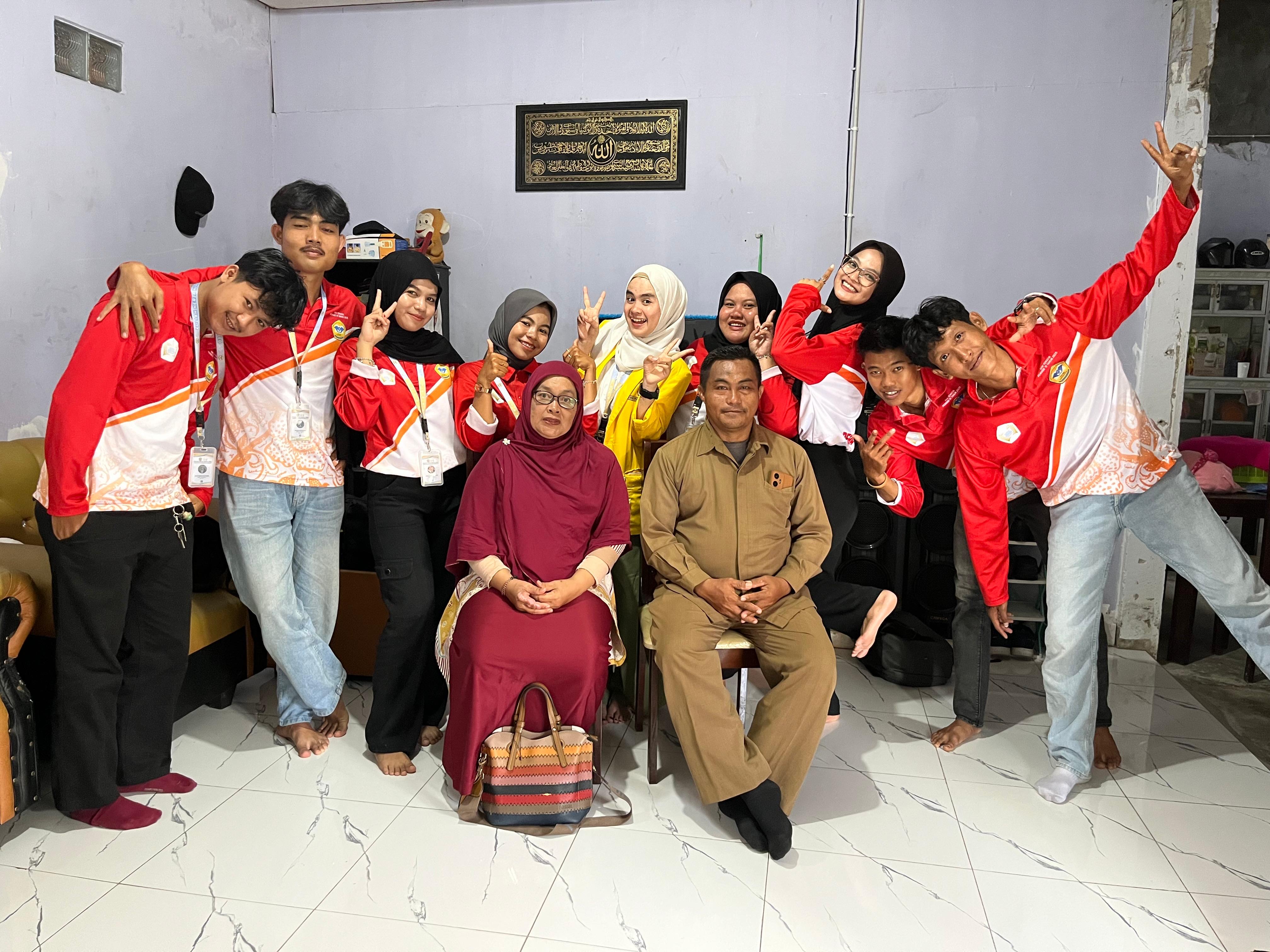 Sebulan penuh kebersamaan, belajar, dan berbagi cerita. Terima kasih kepada seluruh warga RT 14 Penurunan atas sambutan, dukungan, dan kebersamaannya. Semoga silaturahmi ini tetap terjaga meski masa KKN telah usai.